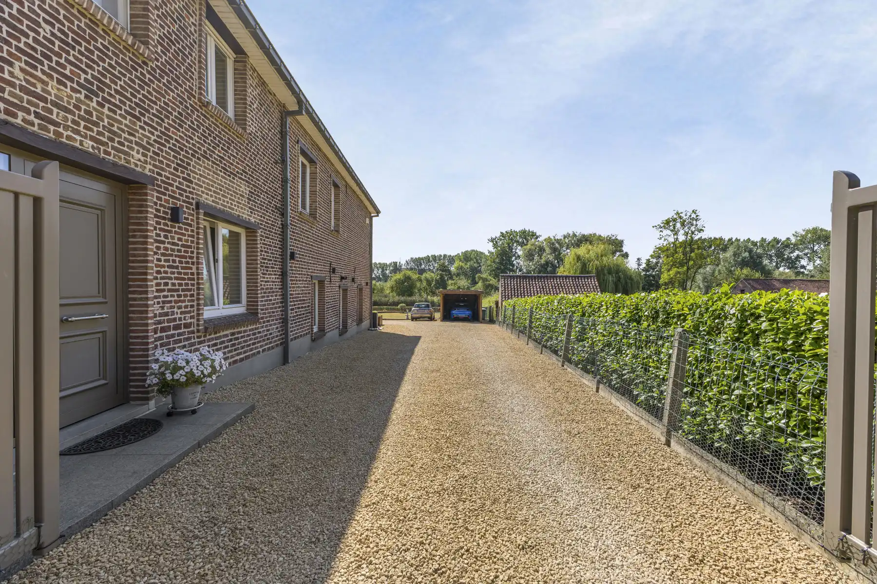 Ruime karakterwoning met 6 kamers, 3 badkamers en tuin foto 2