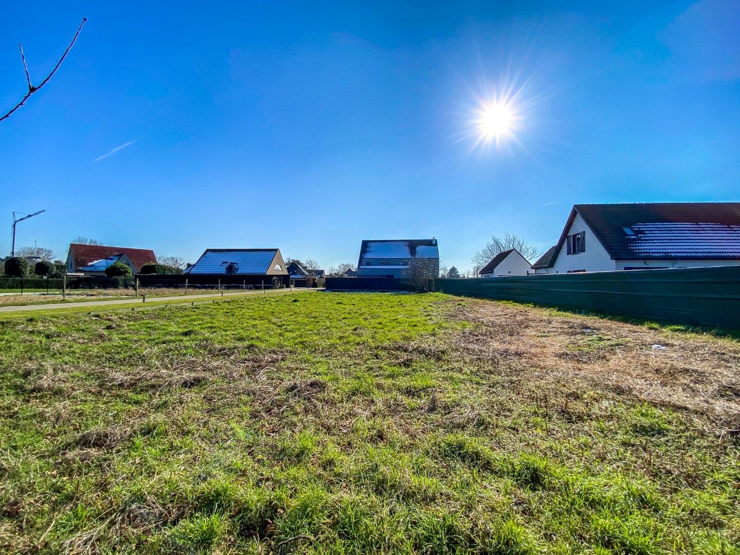 Ruim perceel van 1064 m² in residentiële wijk bestemd voor open bebouwing te Oostduinkerke (Koksijde). foto 3