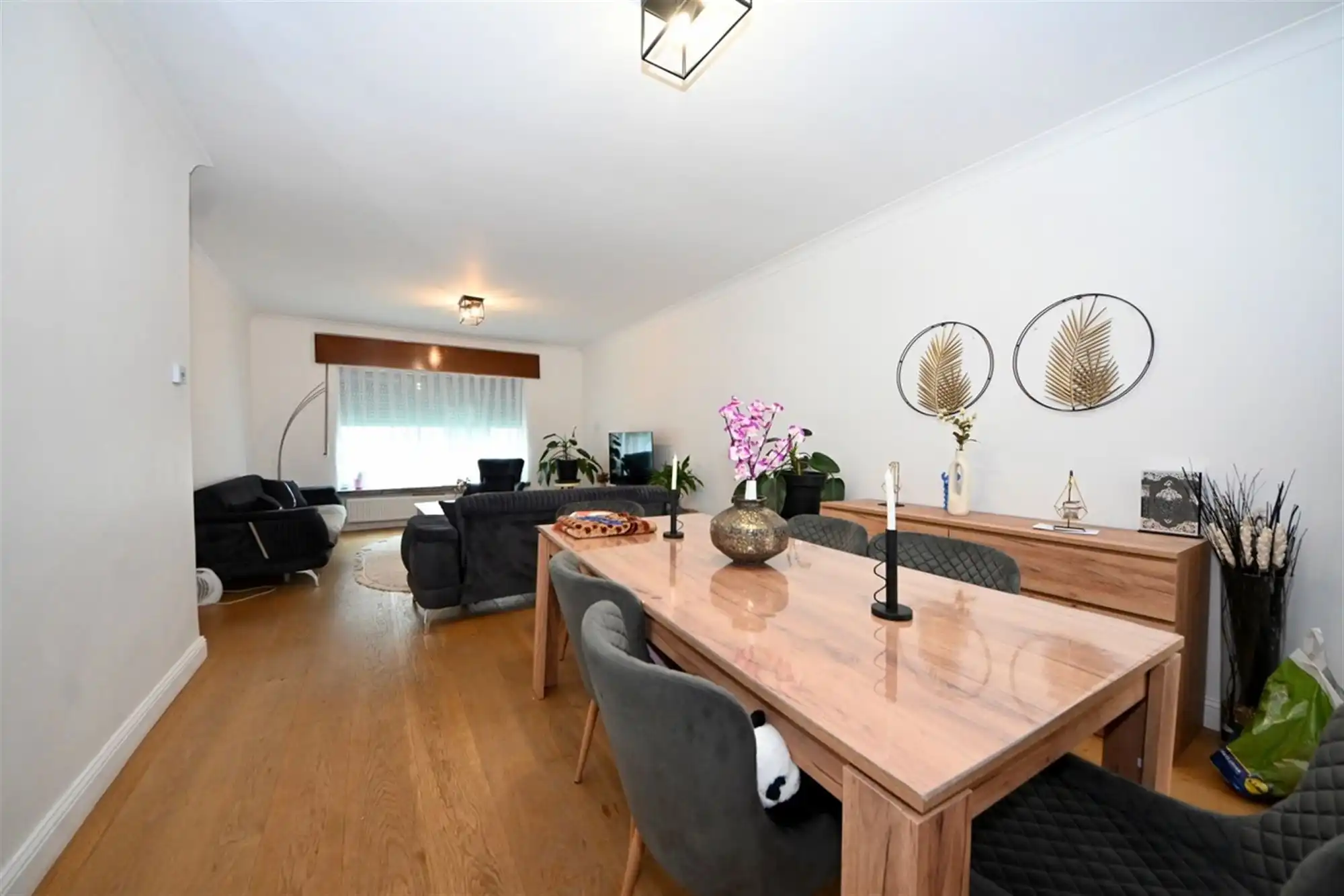 Gerenoveerde woning met 4 slaapkamers en tuin.  foto 5