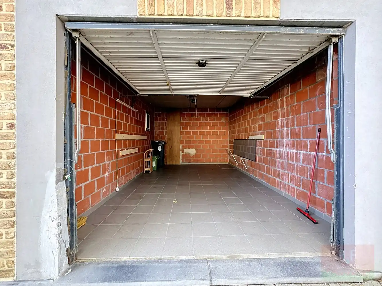 Lichtrijk, instapklaar appartement met privé-garage in het pittoreske Bavegem foto 15