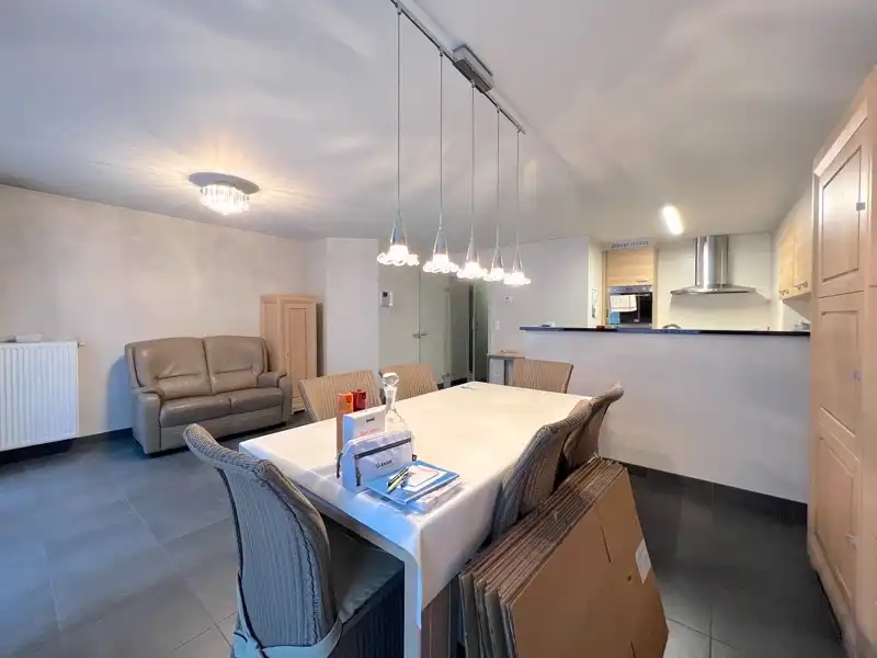 GELIJKVLOERS-APPARTEMENT MET GARAGE te TORHOUT foto 4