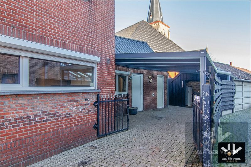 RUIME GEZINSWONING IN DE SCHADUW VAN DE KERKTOREN foto 34