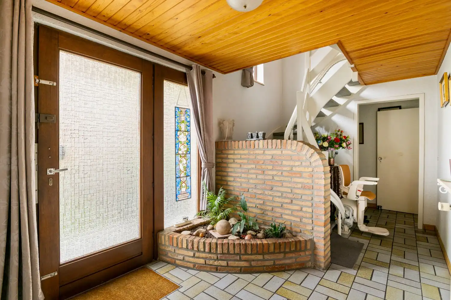 Halfopen bel-etagewoning met 3 slaapkamers, garage en zuidoostgerichte tuin foto 16