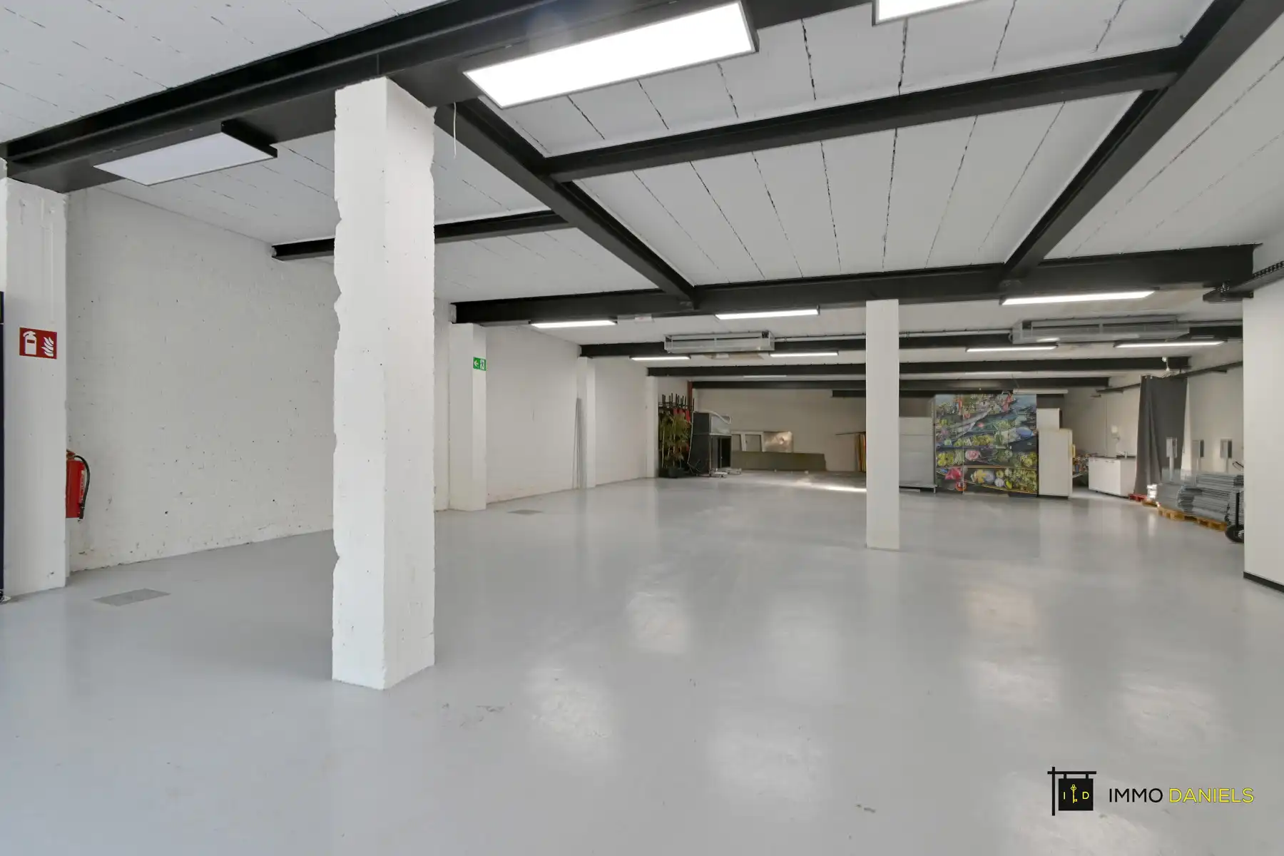 Gunstig gelegen handelspand met instapklare woonst (3slks.) foto 6