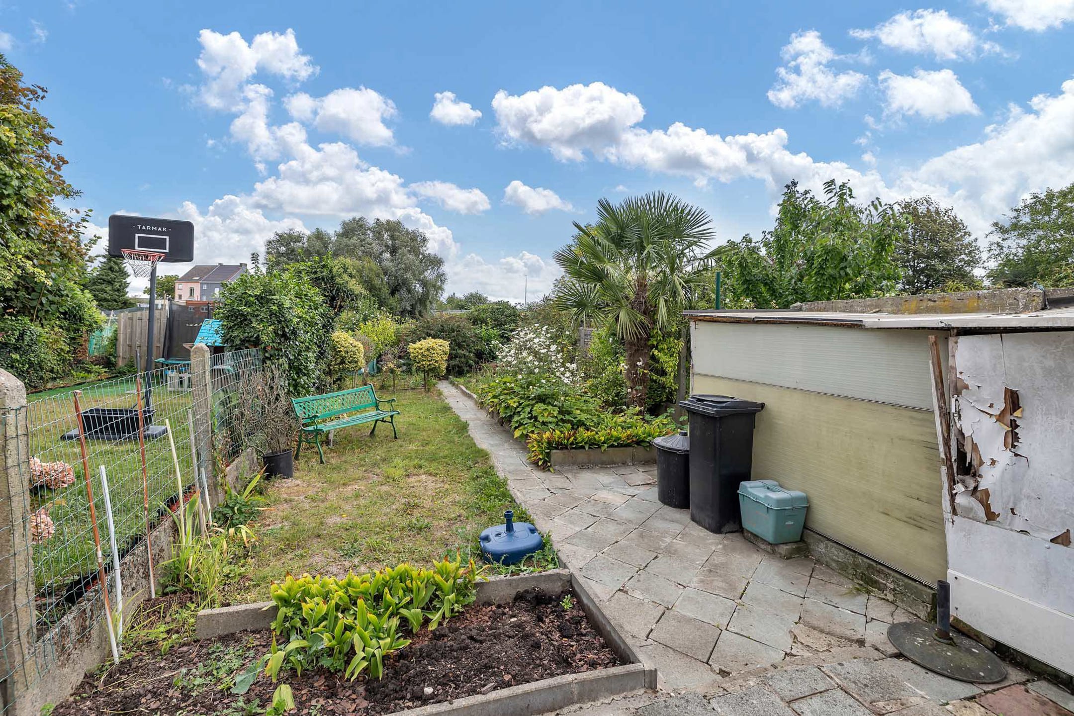 Charmante te renoveren woning met 4 slpks en tuin foto 24