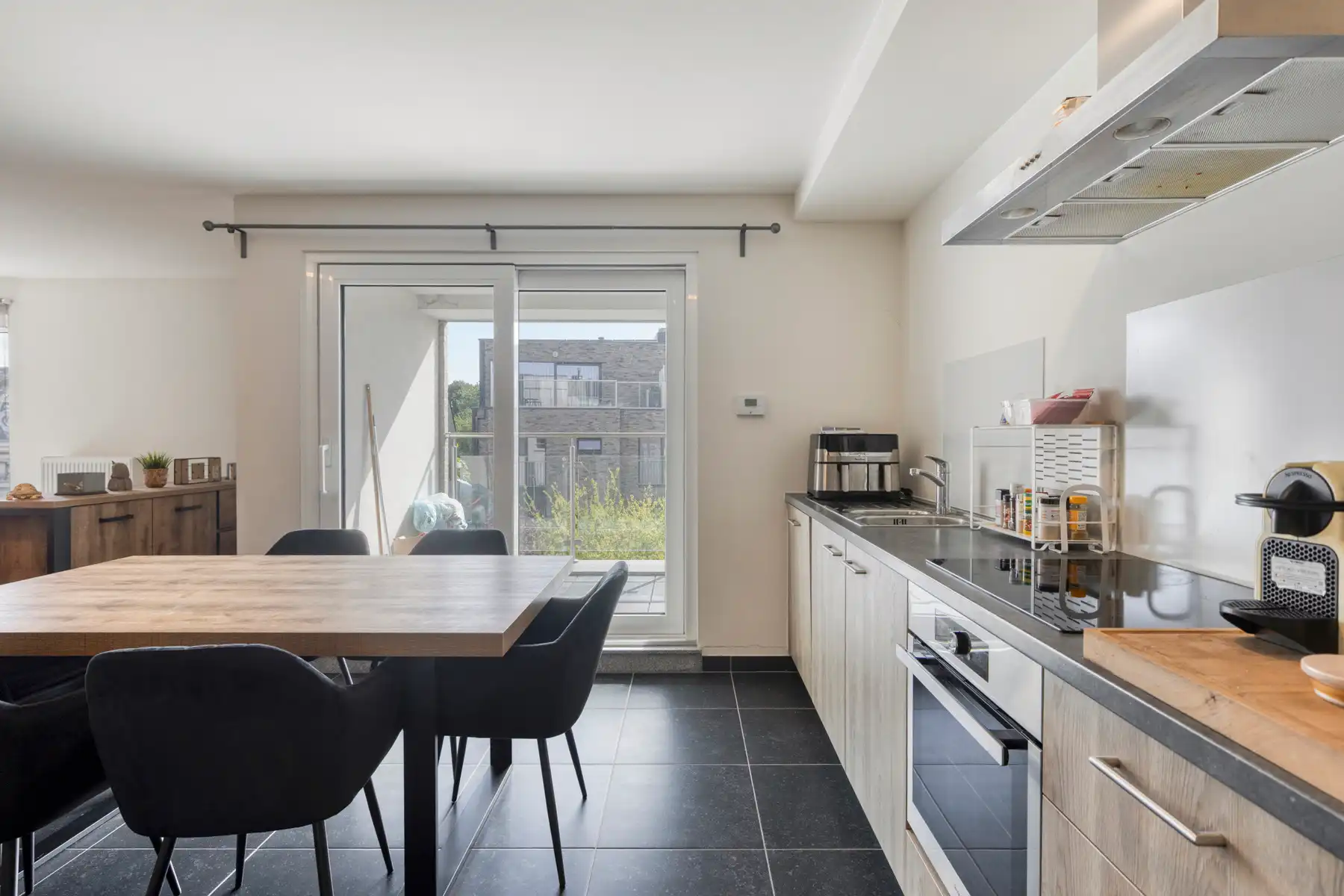 Instapklaar appartement met terras, 2 slpks en staanplaats  foto 6