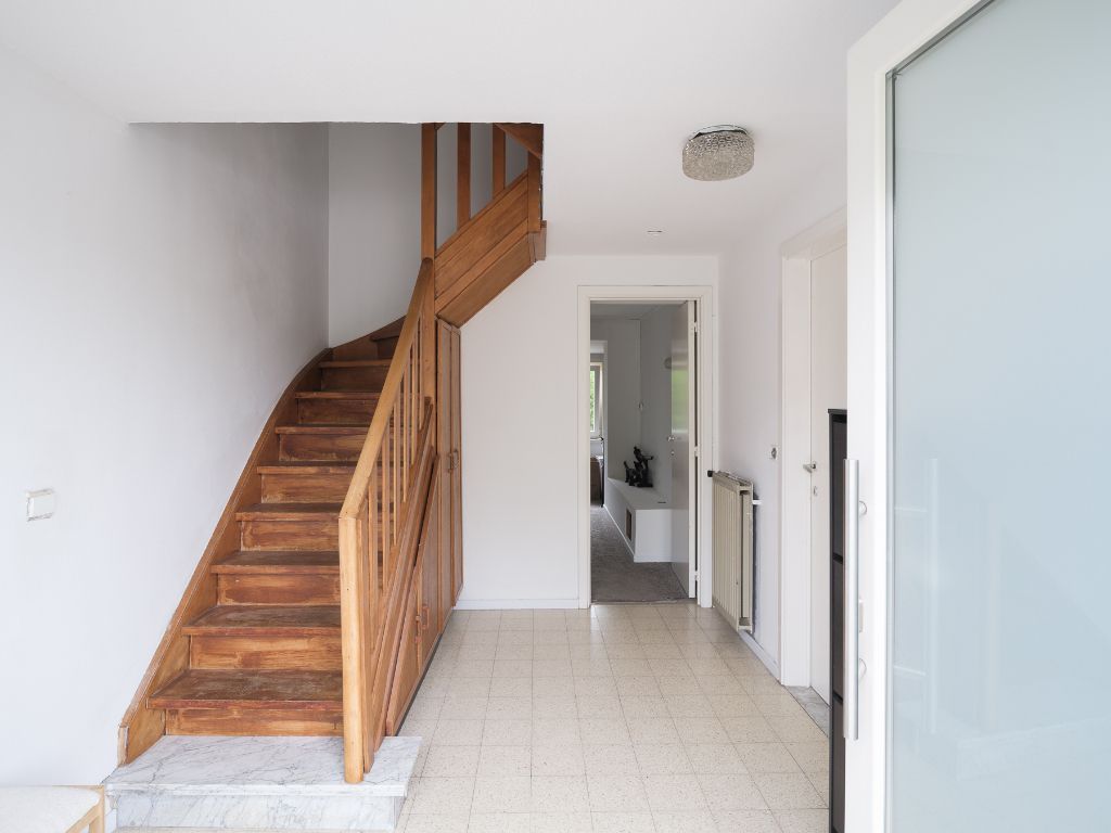 Merelbeke – op een boogscheut van Gent. Gunstig gelegen bel-étage woning (EPC B) met 4 kamers en een aangename tuin op een perceel van 245 m2. foto 2