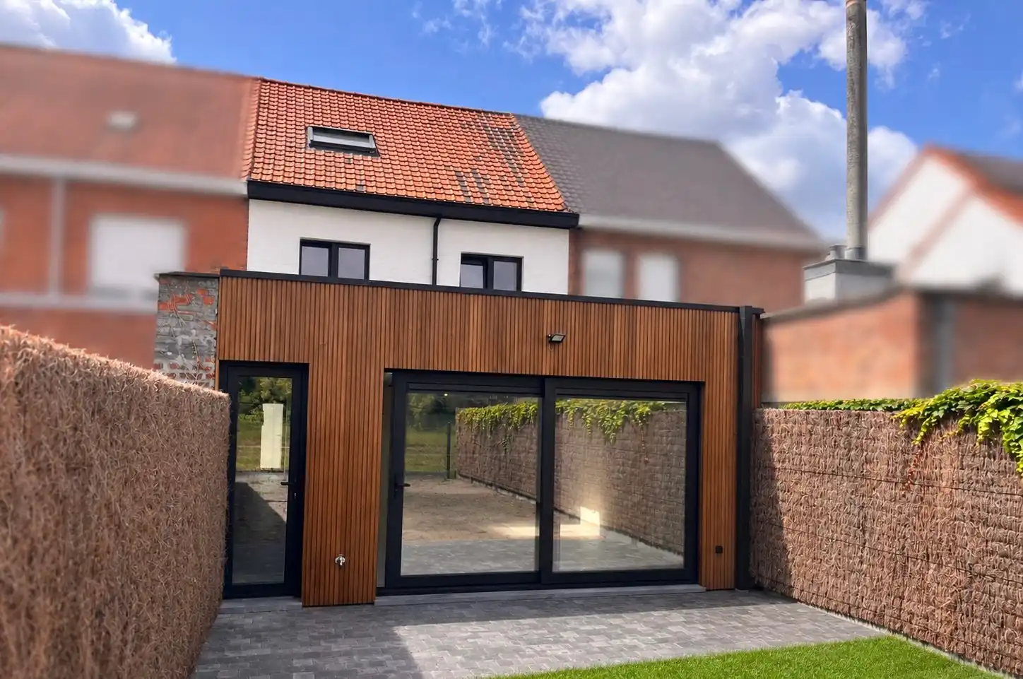 Instapklare woning te Kuurne met 3 slaapkamers, zijweg, oprit en zoveel meer! foto 2