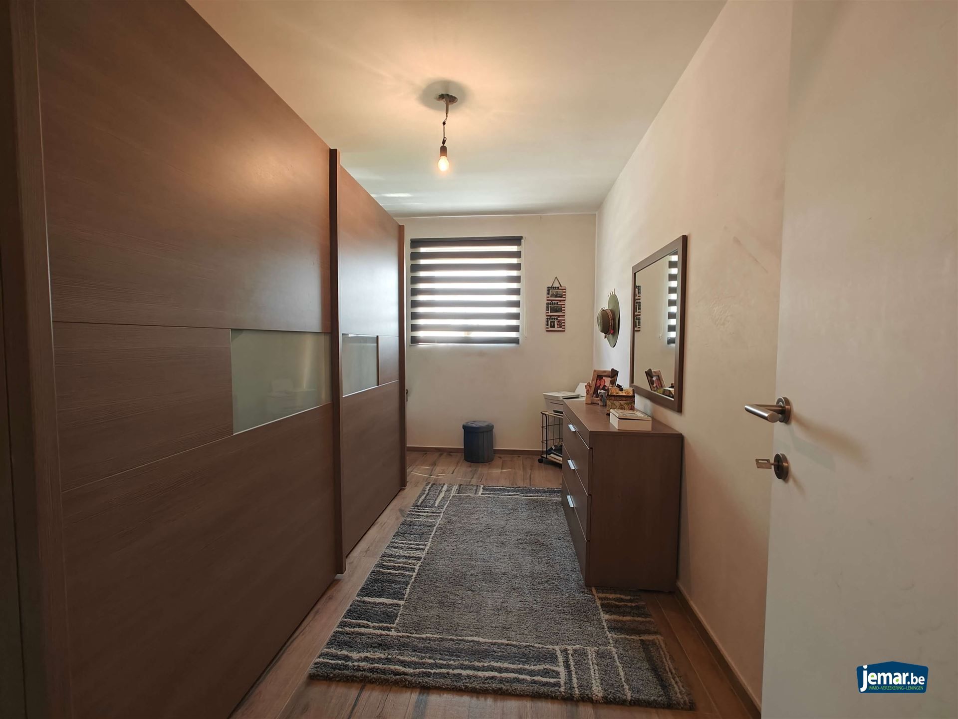 Woning met 5 slaapkamers, 2 badkamers en een grote garage foto 13