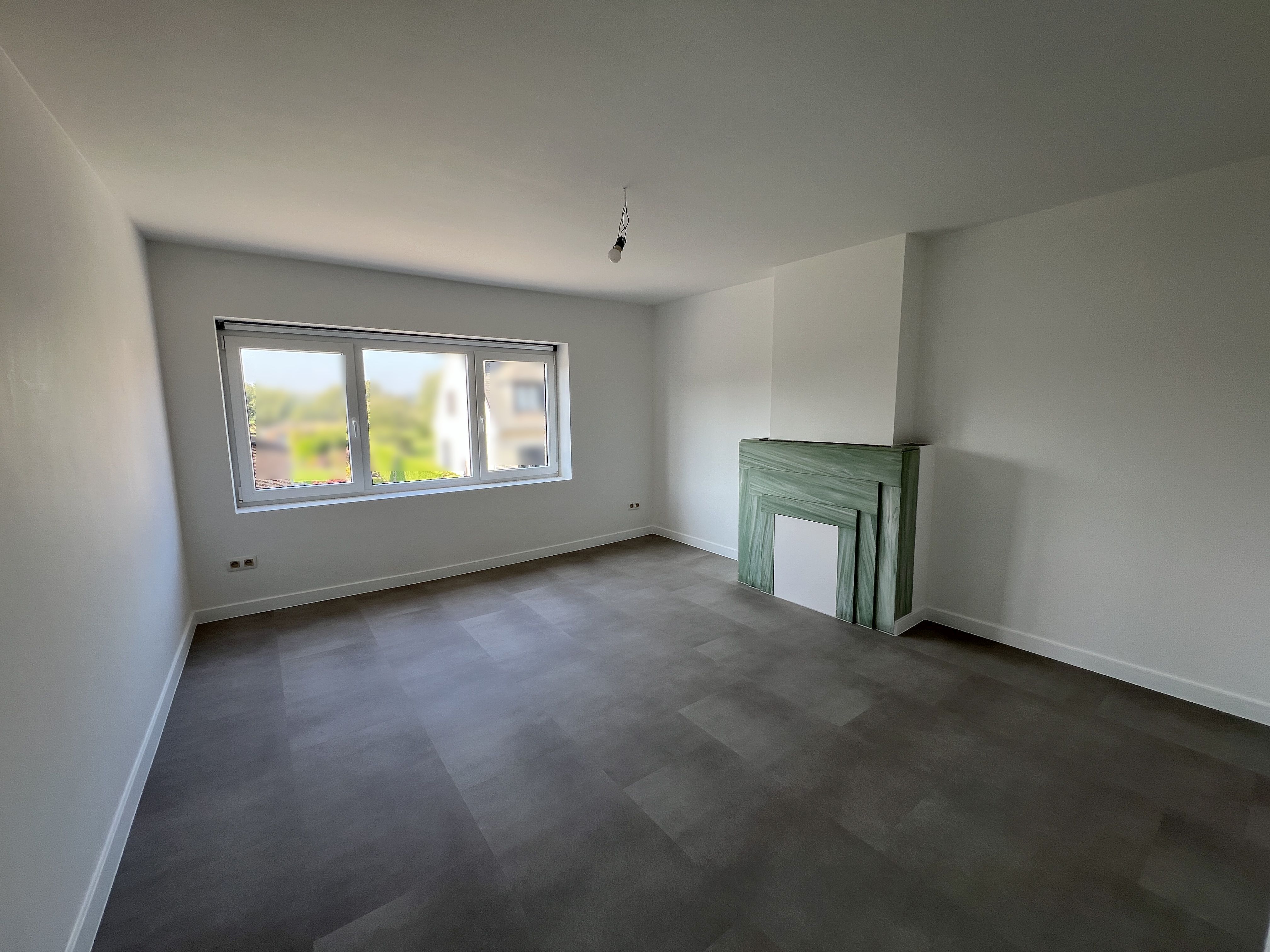 Volledig gerenoveerde energiezuinige driegevelwoning met 4 slaapkamers en tuin. foto 16
