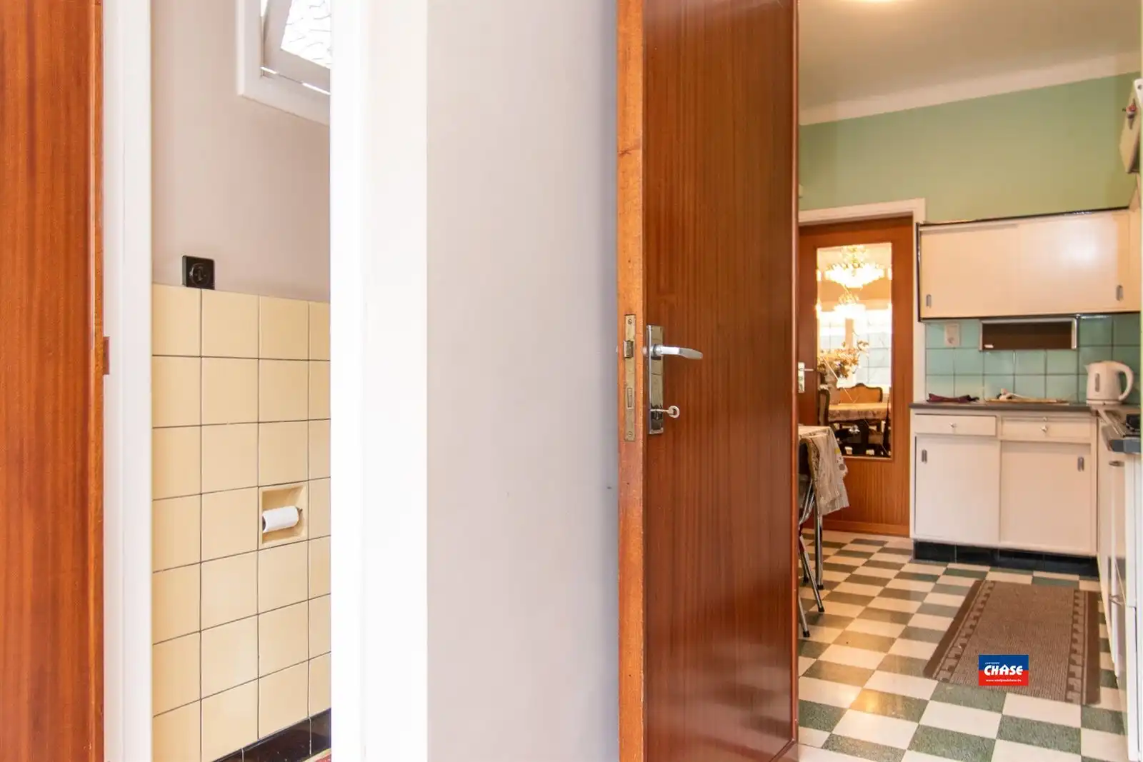 Charmante (op te frissen) rijwoning met 3 à 4 slaapkamers en prachtige tuin foto 10