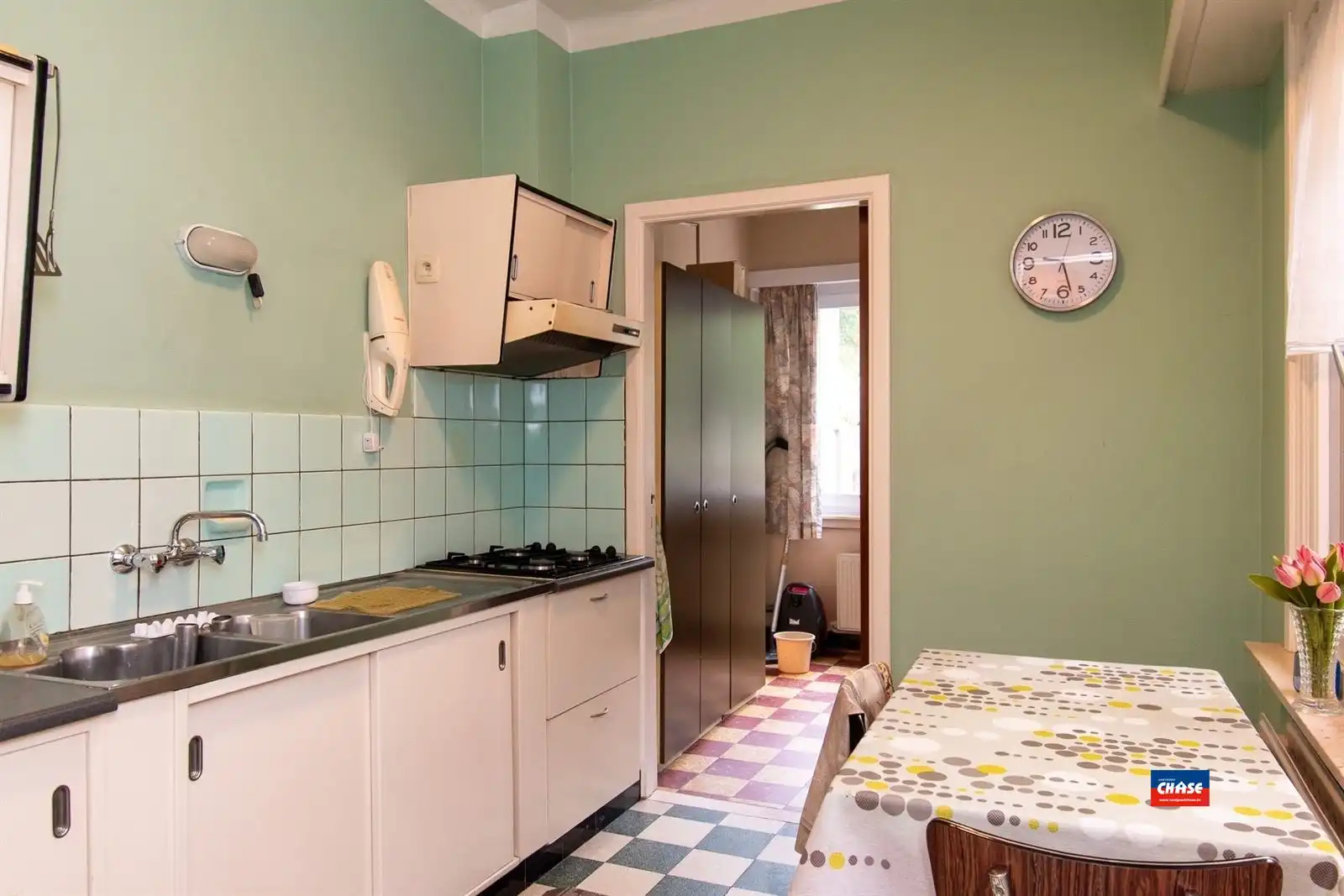 Charmante (op te frissen) rijwoning met 3 à 4 slaapkamers en prachtige tuin foto 10