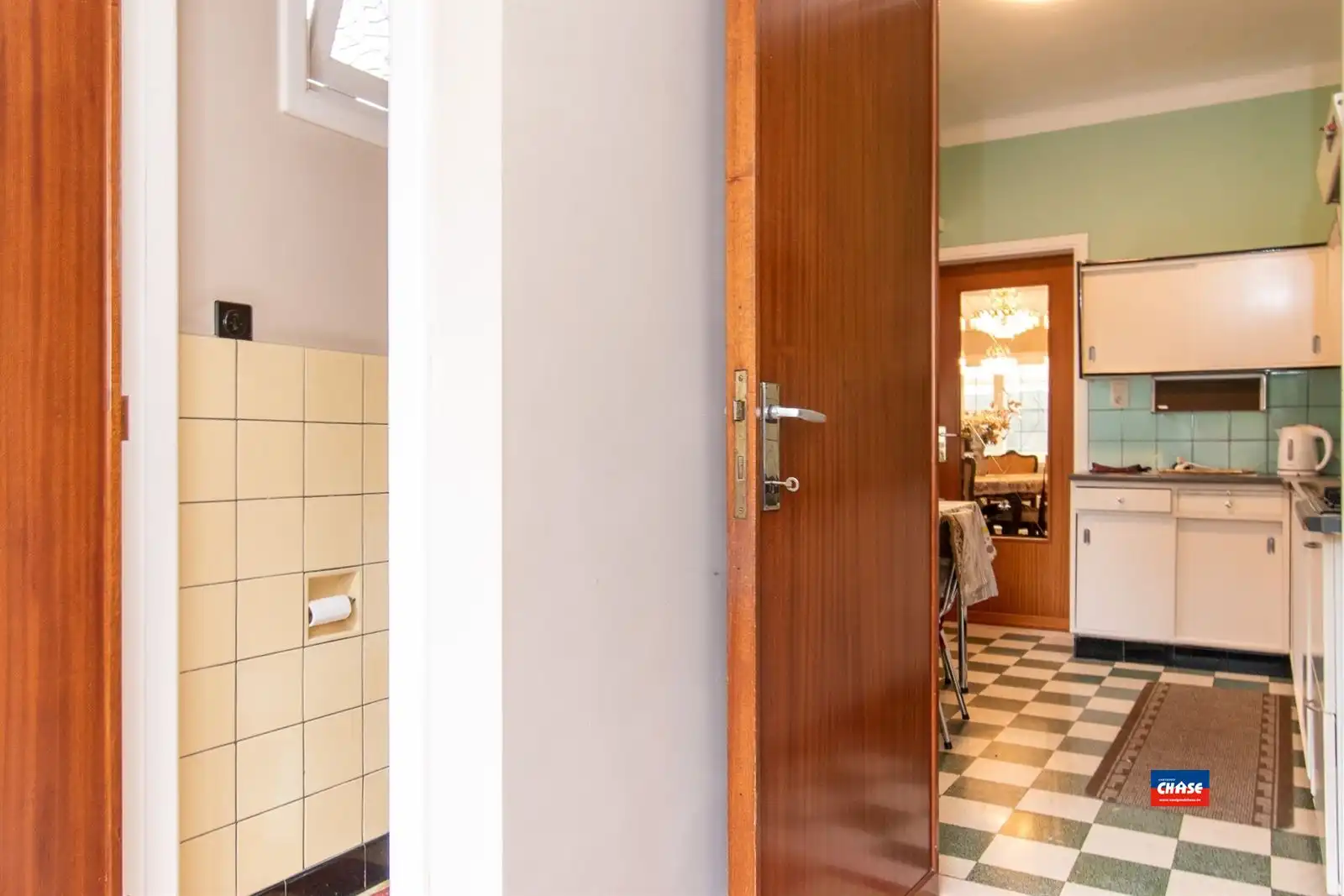 Charmante (op te frissen) rijwoning met 3 à 4 slaapkamers en prachtige tuin foto 10