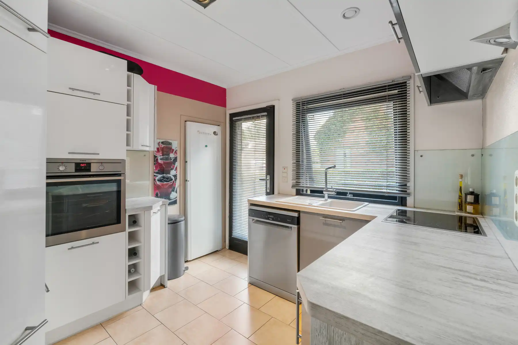 Gezinswoning met 4 slaapkamers, 2 badkamers in rustige wijk foto 6