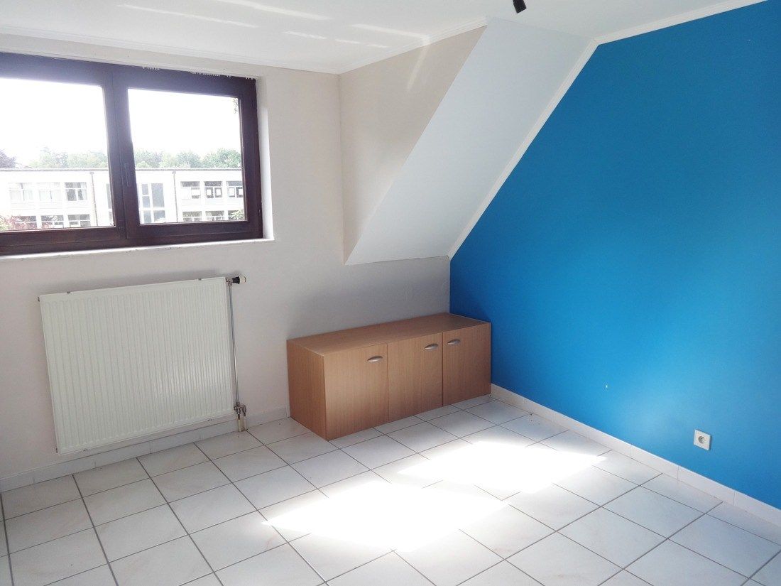 Ruim duplex appartement te Lummen centrum foto 6