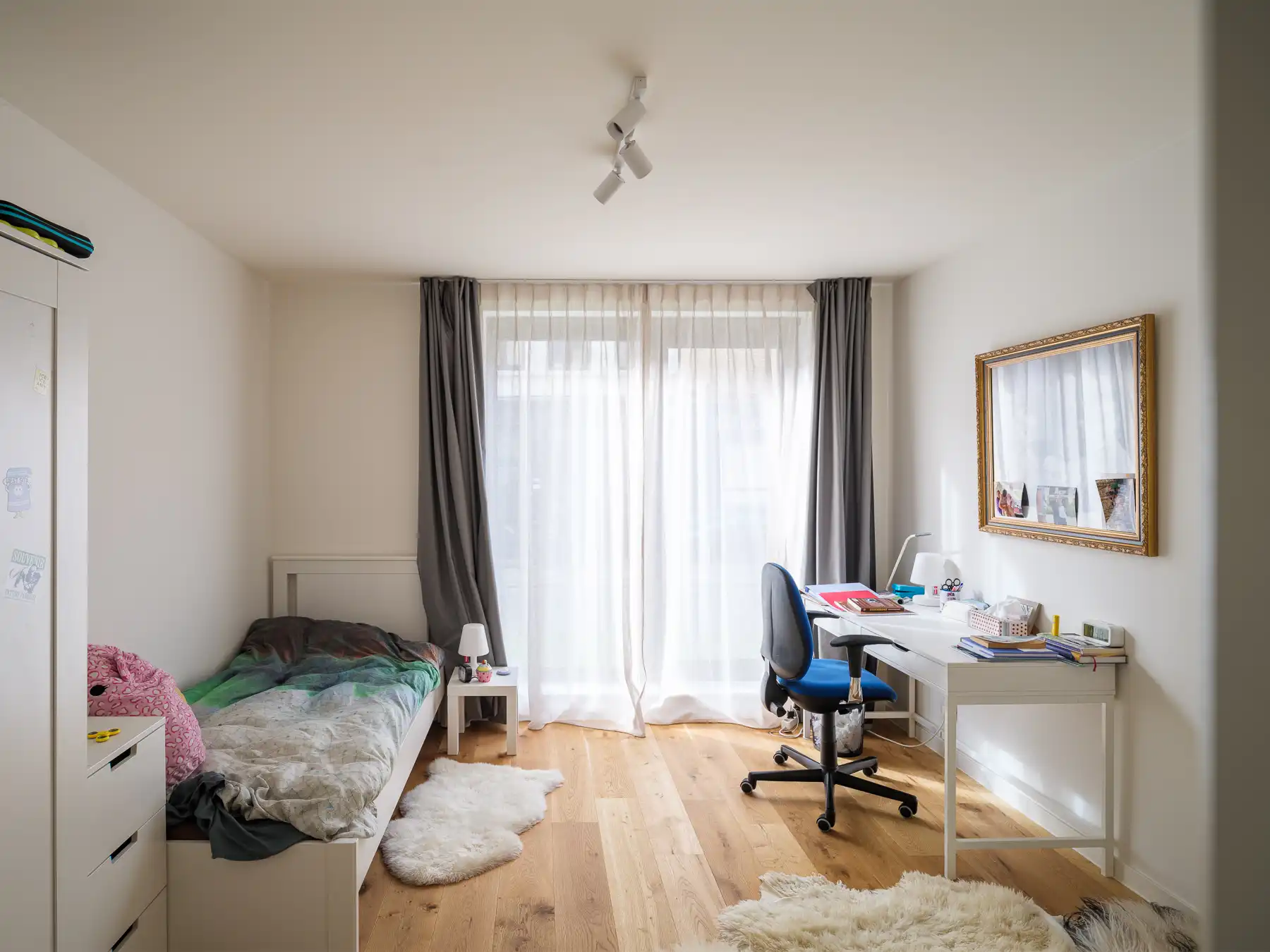 Instapklaar recent appartement met terras foto 12