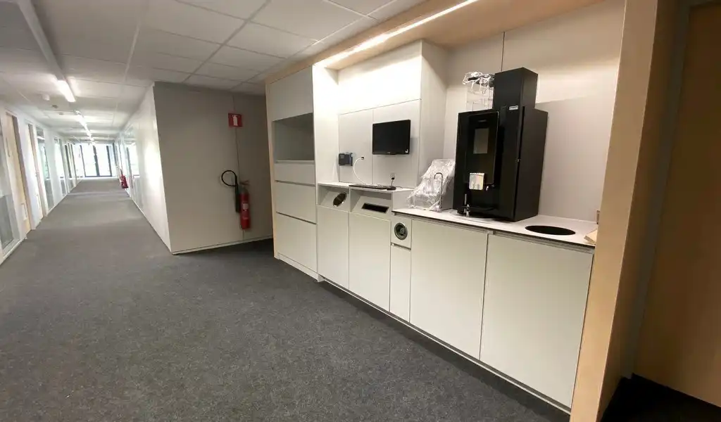 Vernieuwde kantoren te huur op toplocatie in Zwijnaarde foto 8