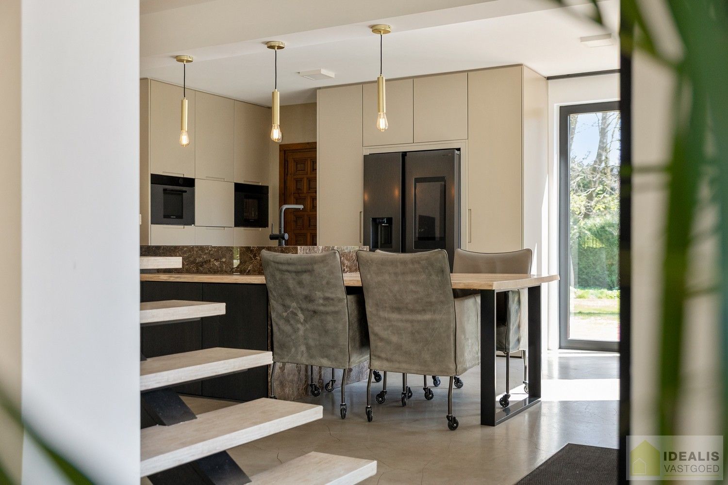 SCHITTERENDE VILLA OMRINGD DOOR PRACHTIGE TUIN MET EEN ZUIDERSE TOETS! foto 9