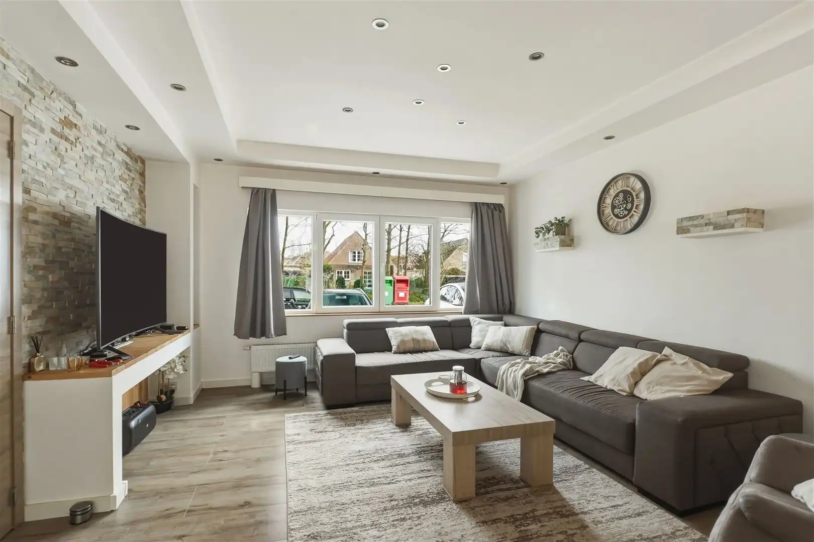 Volledig gerenoveerde gezinswoning met 5 slaapkamers foto 4