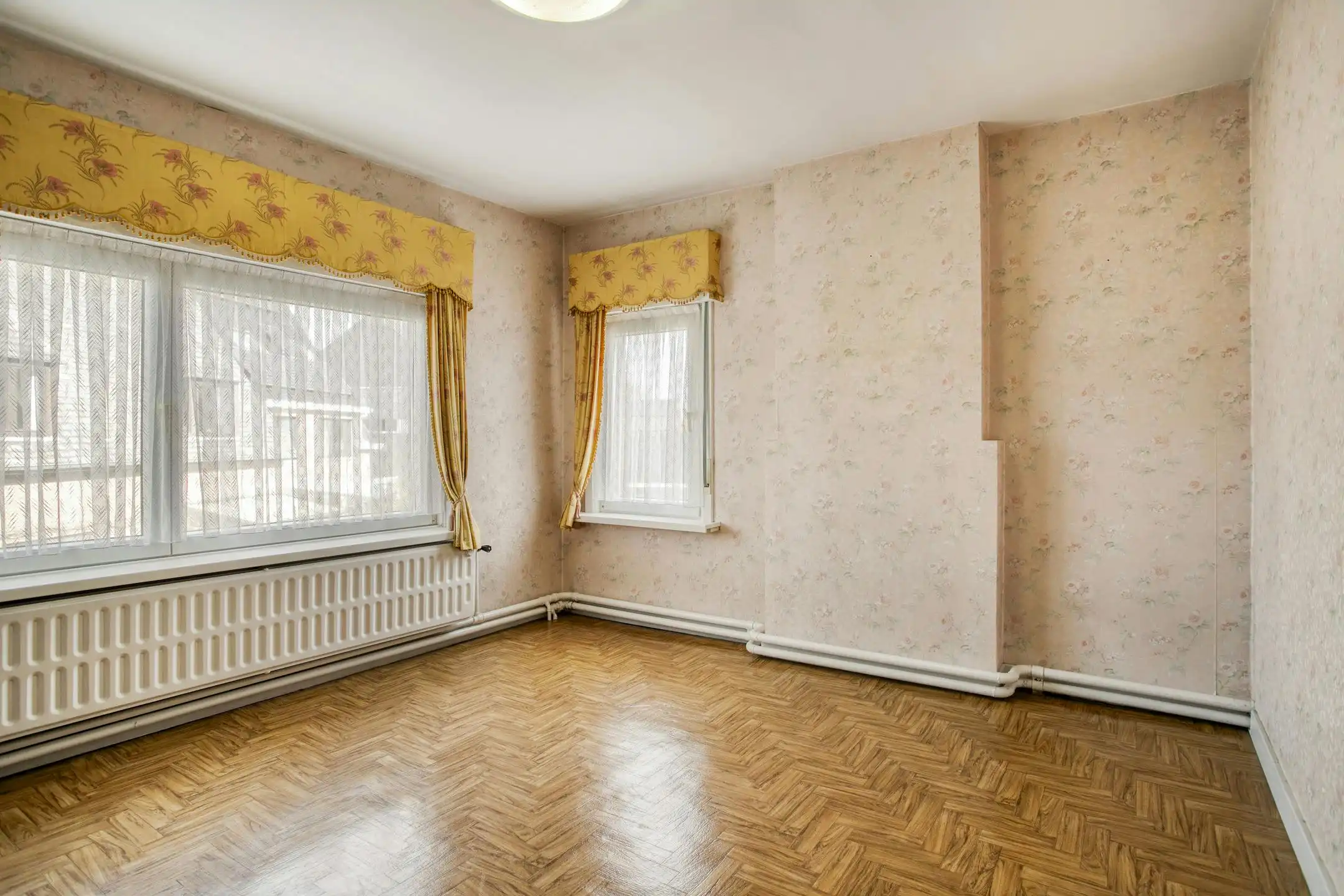 Op te frissen huis op toplocatie te koop in Sint-Michiels foto 9