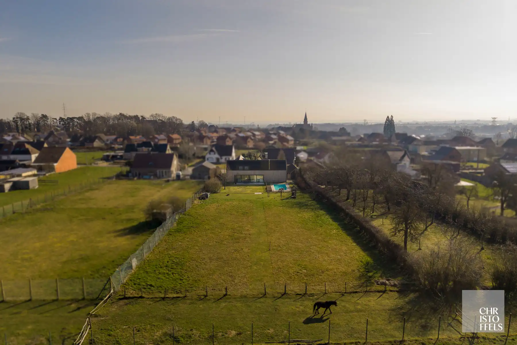 Exclusieve vierkantshoeve met buitenzwembad en vrij uitzicht op perceel van 3.213m² foto 41