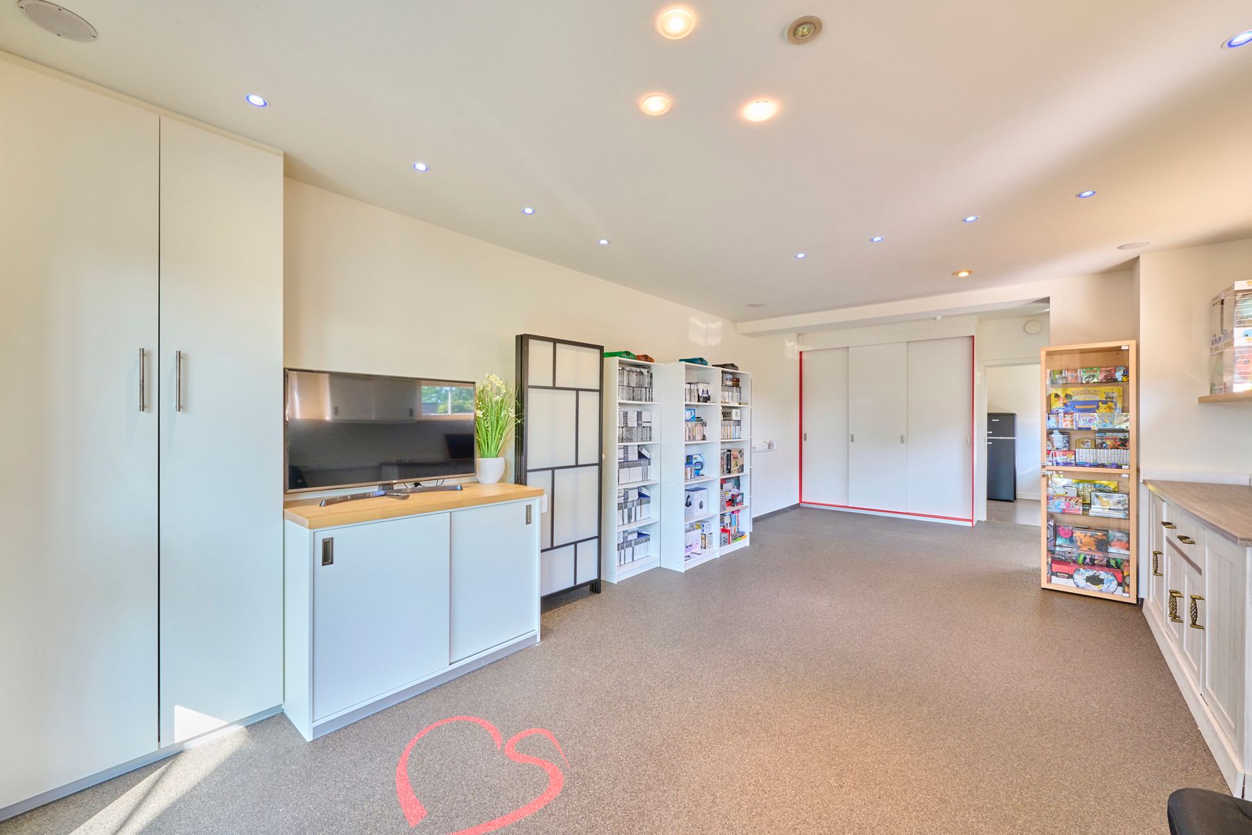 Exclusieve woning met handelzaak,appartement, zwembad en lift. foto 8