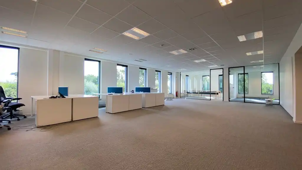Instapklare kantoorruimte te huur vlakbij afrit E17 in Zele foto 3