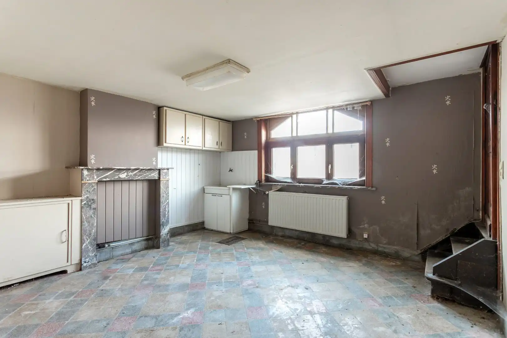 Kraktervolle woning met veel potentieel, 2 autostaanplaatsen en tuin te Dworp foto 3