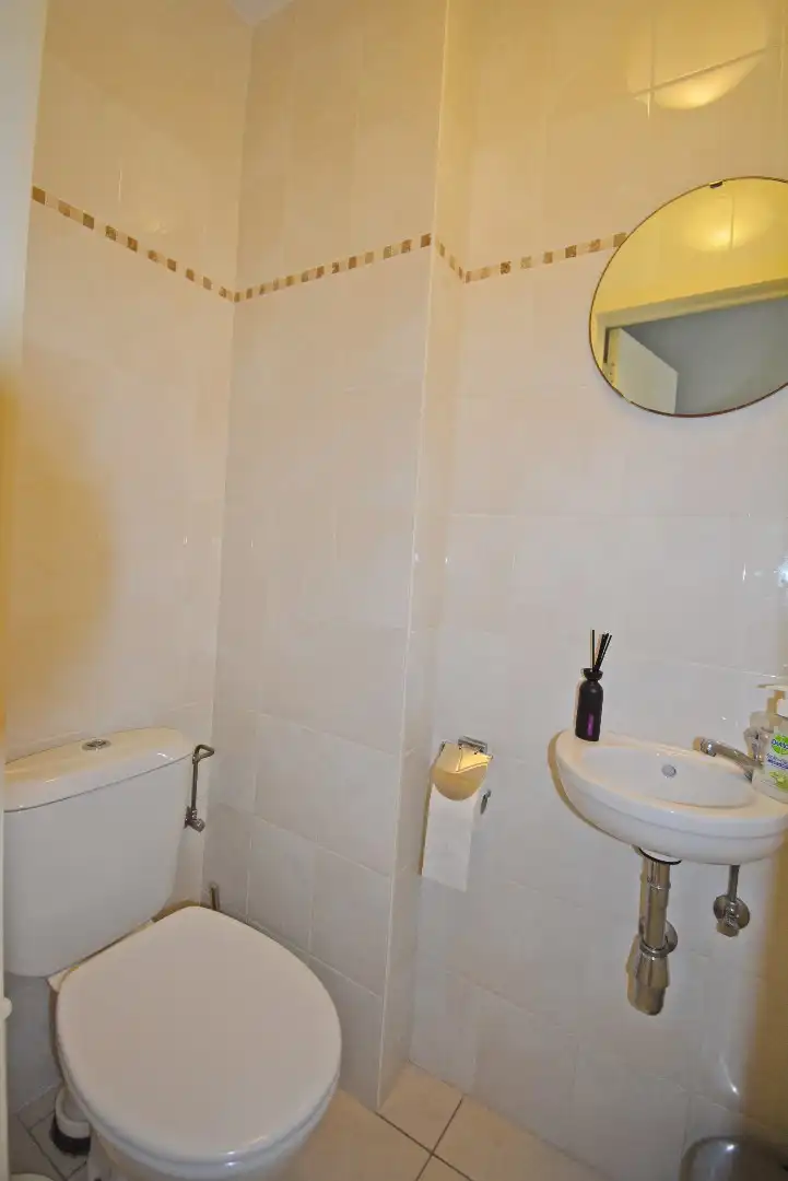 Ruim en lichtrijk appartement met 2 slaapkamers vlakbij het Rubensplein. foto 13