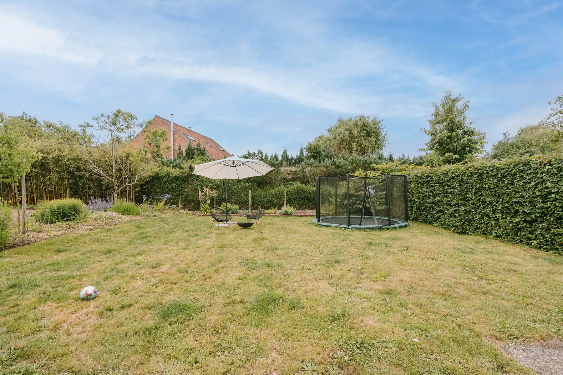 Vrijstaande, karaktervolle woning met prachtige tuin foto 23