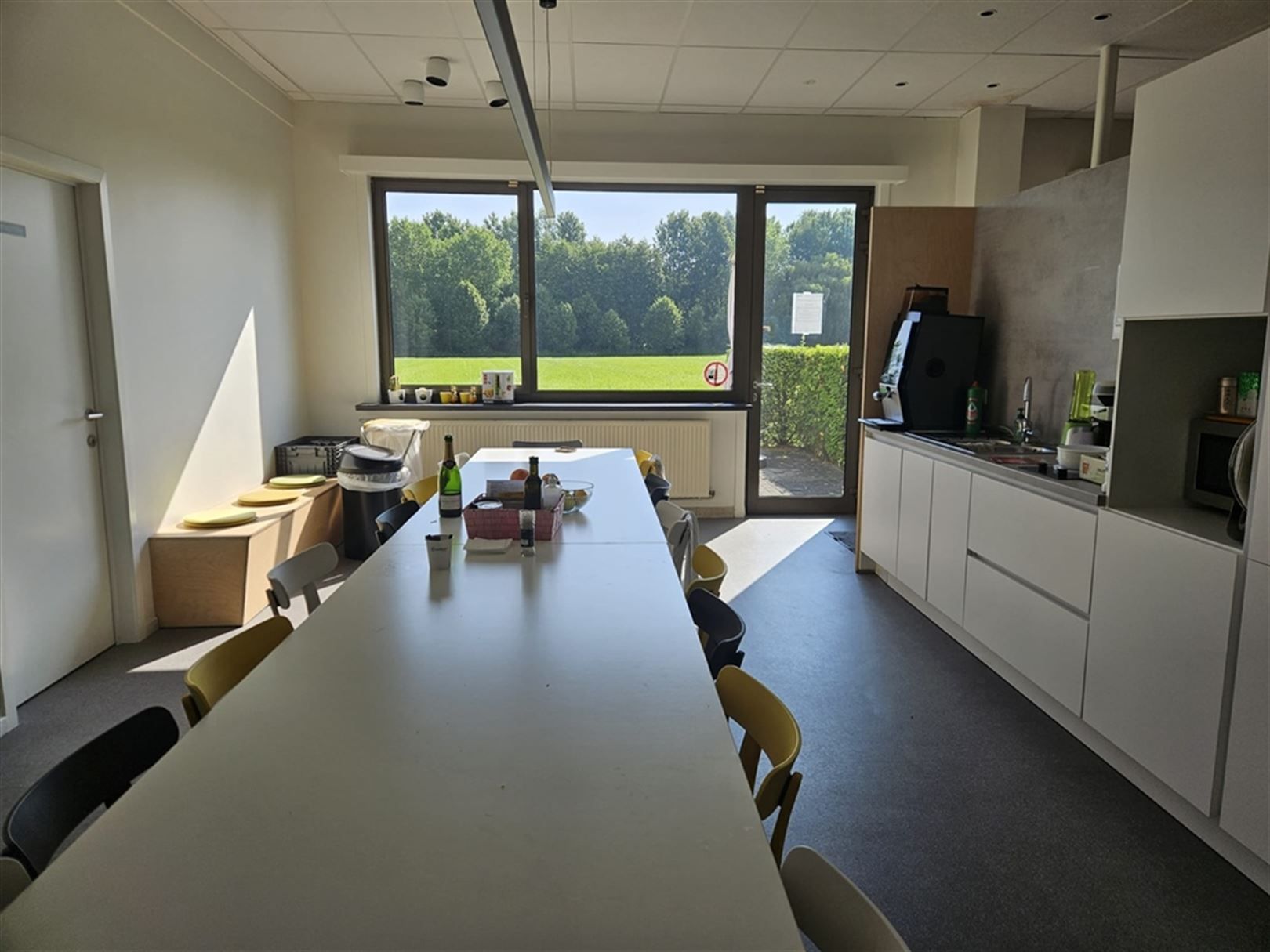 Magazijn met kantoren op topligging  foto 9