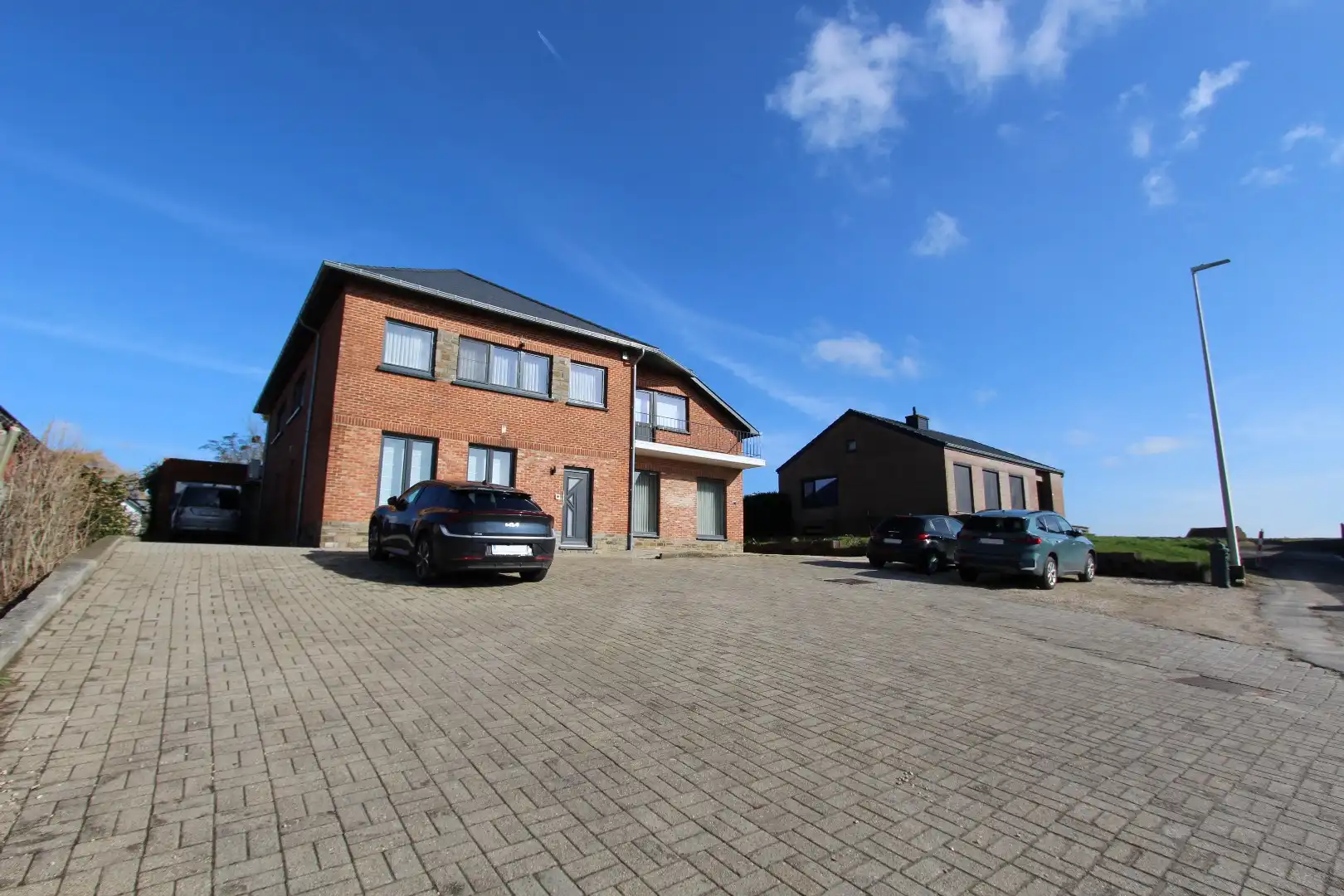 GELIJKVLOERS APPARTEMENT - VOLLEDIG VERNIEUWD foto 11