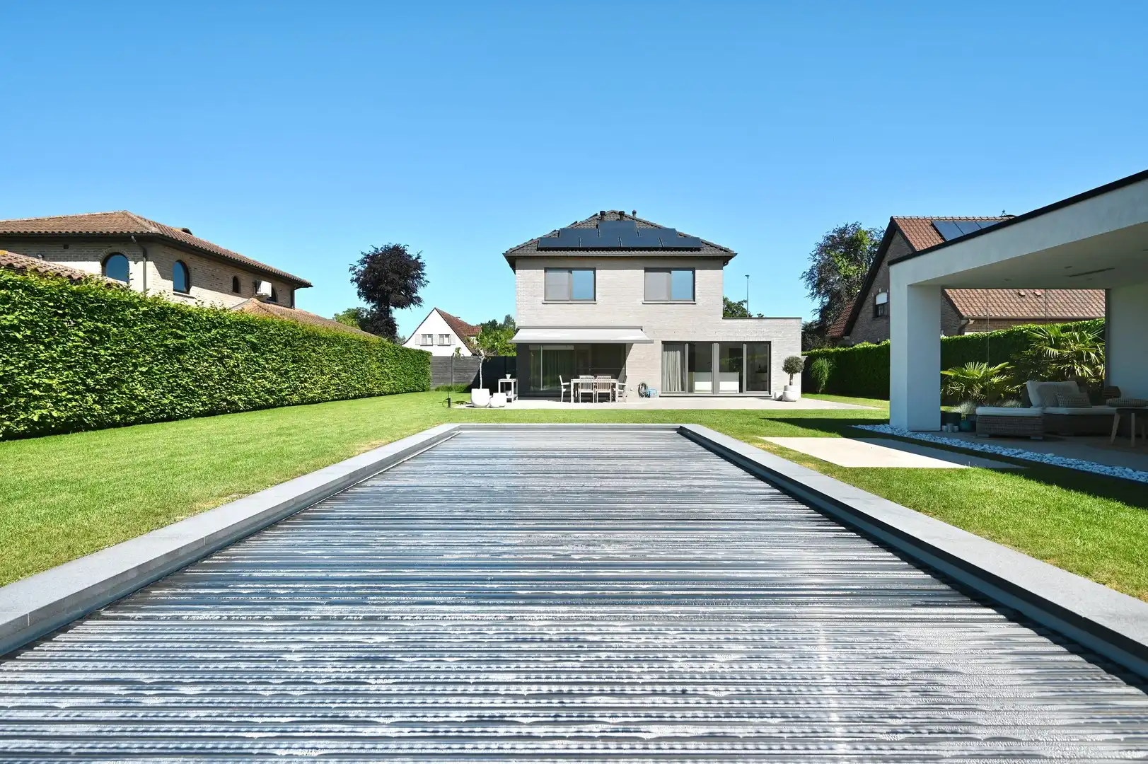 Prachtige villa met zwembad en poolhouse op toplocatie in Breendonk. foto {{pictureIndex}}