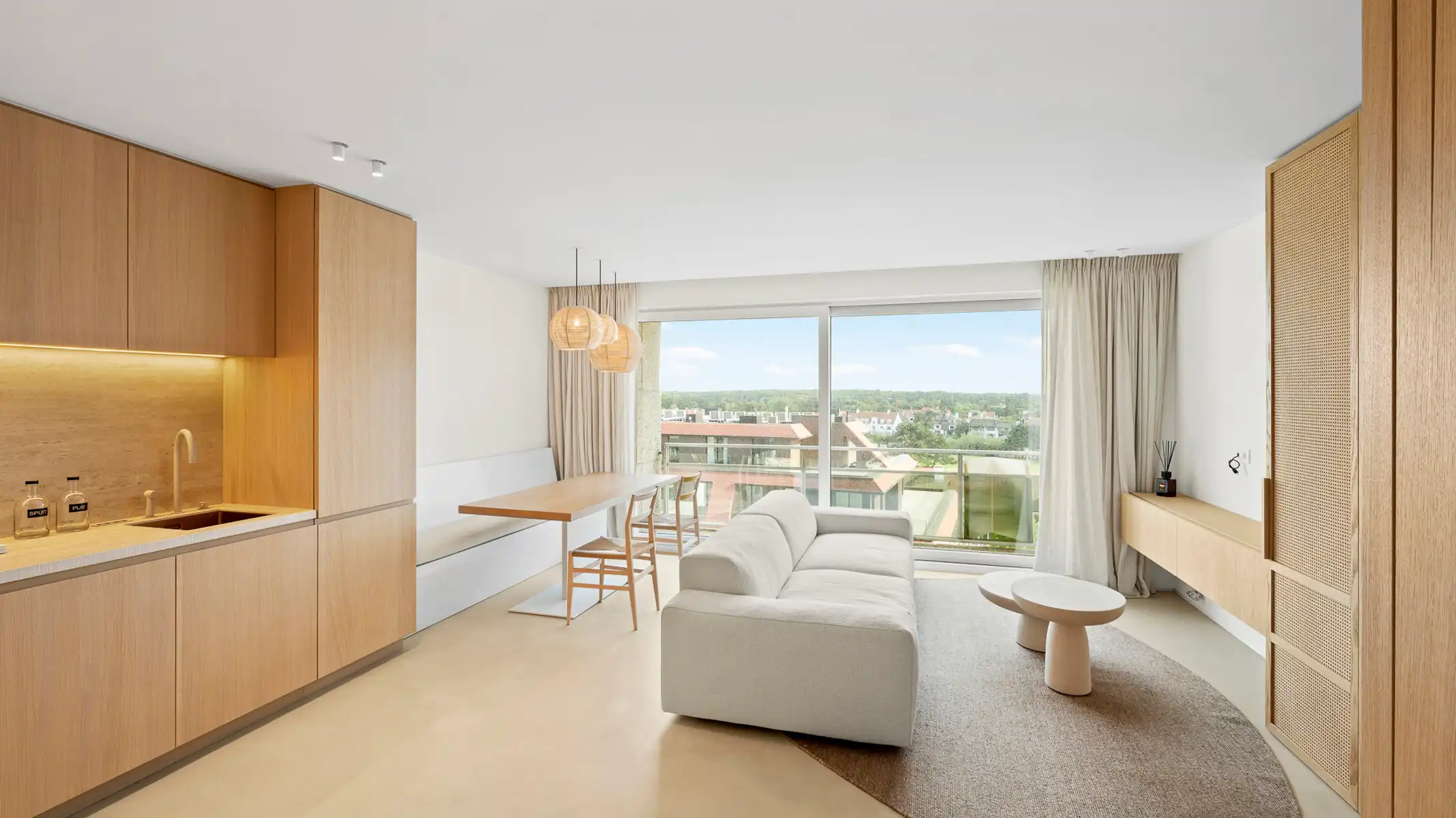 Schitterend gerenoveerd en gemeubeld appartement met fantastisch zicht over de Approach en Minigolf van het Zoute foto {{pictureIndex}}