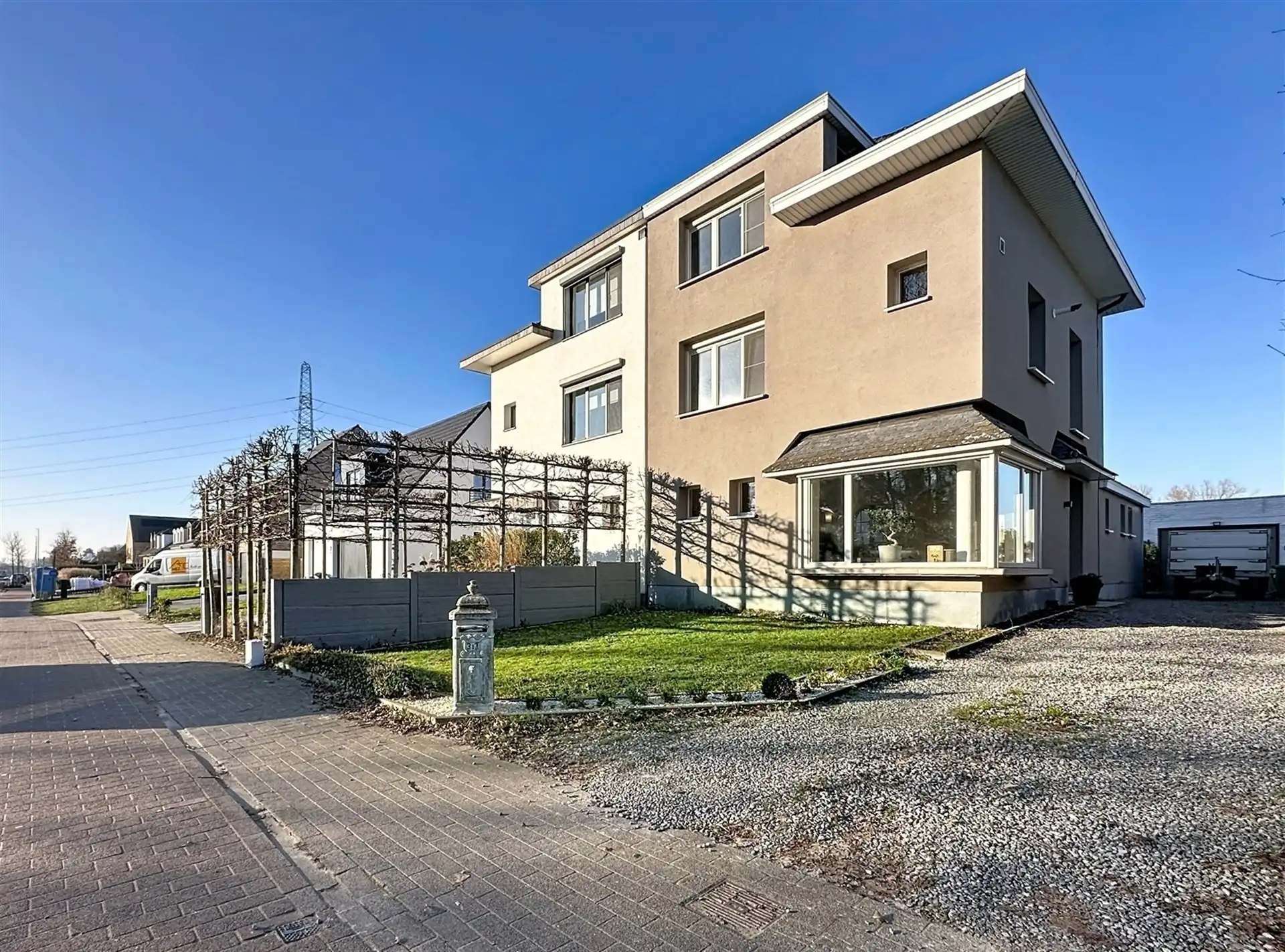 Half open bebouwing met 5 slaapkamers, garage en zicht op groen. foto 6