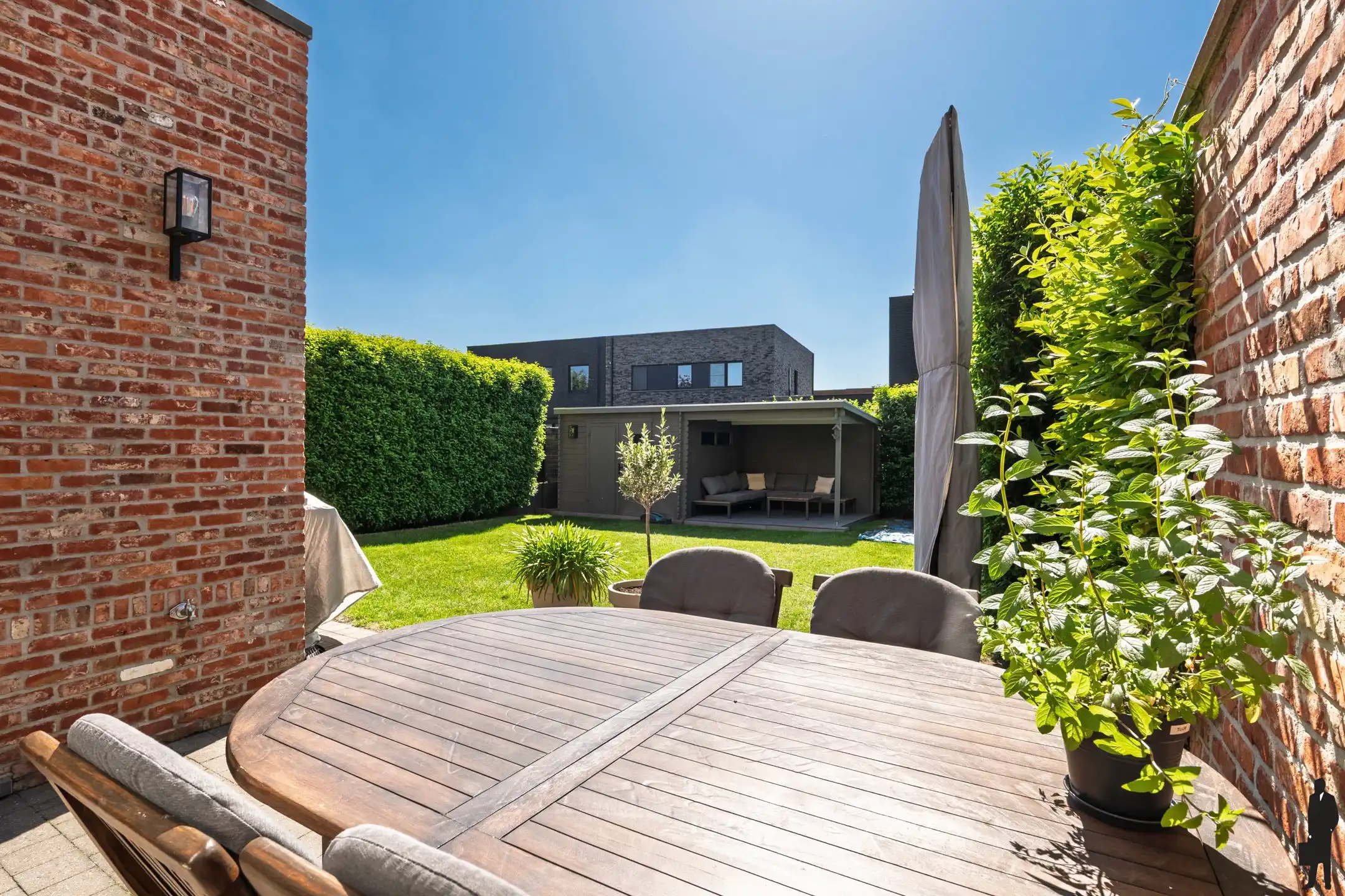 Recente, instapklare woning met 4 slpk. gelegen op rustige locatie te Meer. foto {{pictureIndex}}
