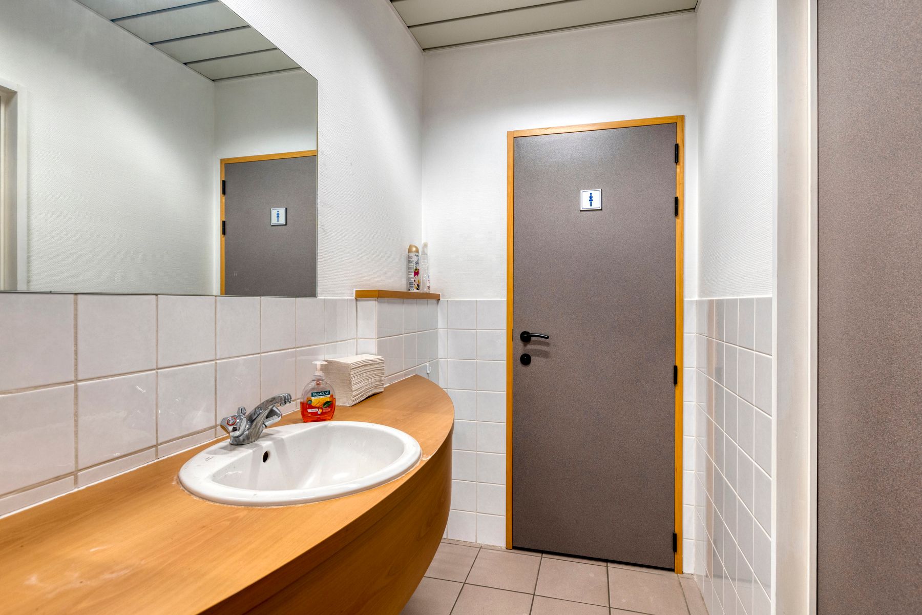 Topgelegen kantoorruimte voor medische praktijk foto 16