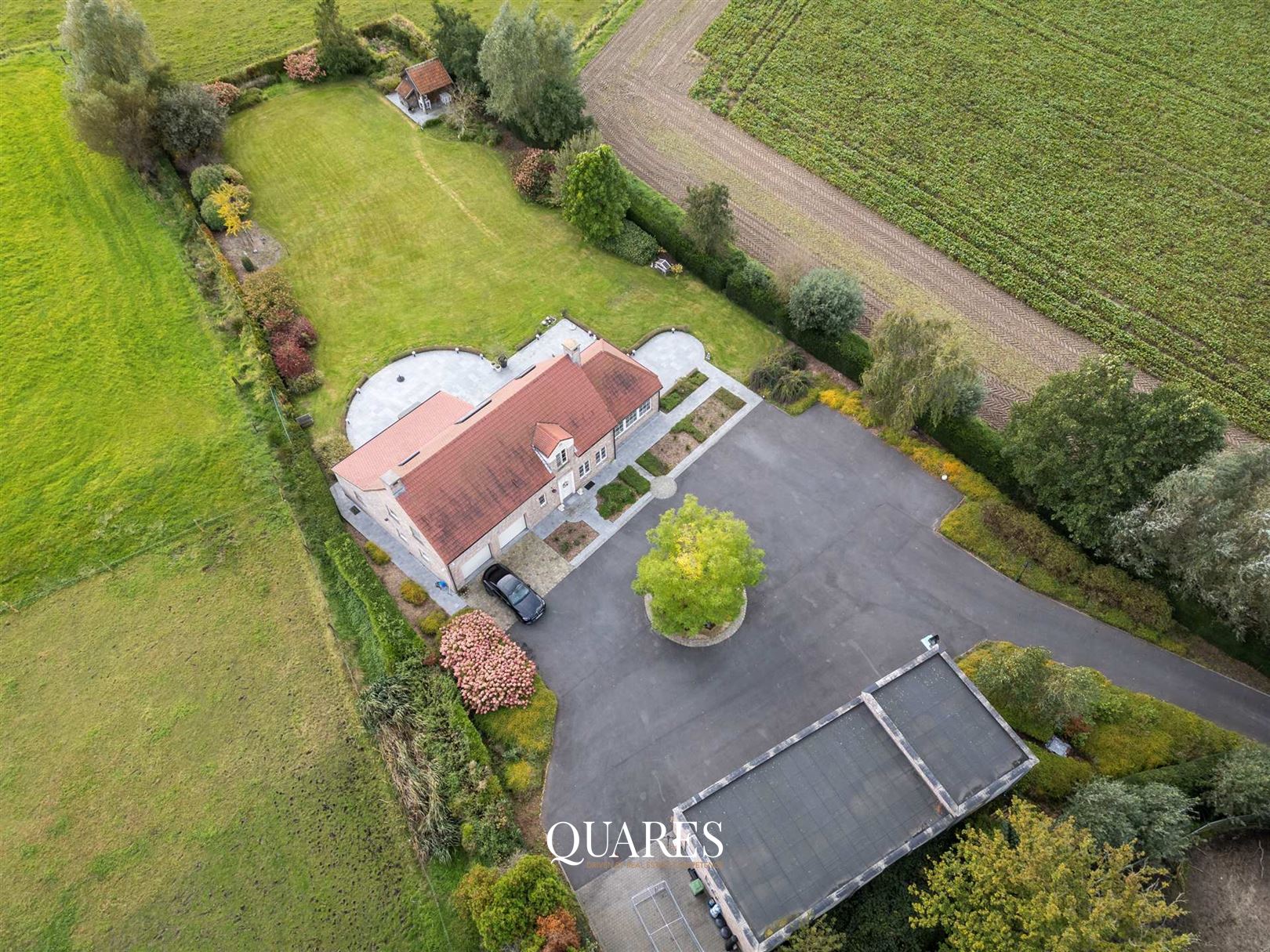 Landelijke villa met ruim bijgebouw foto 36