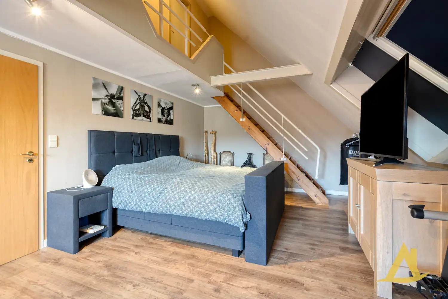 ZEER RUIM APPARTEMENT MET STUDIO EN 2 AUTOSTAANPLAATSEN TE DIEST! foto 27