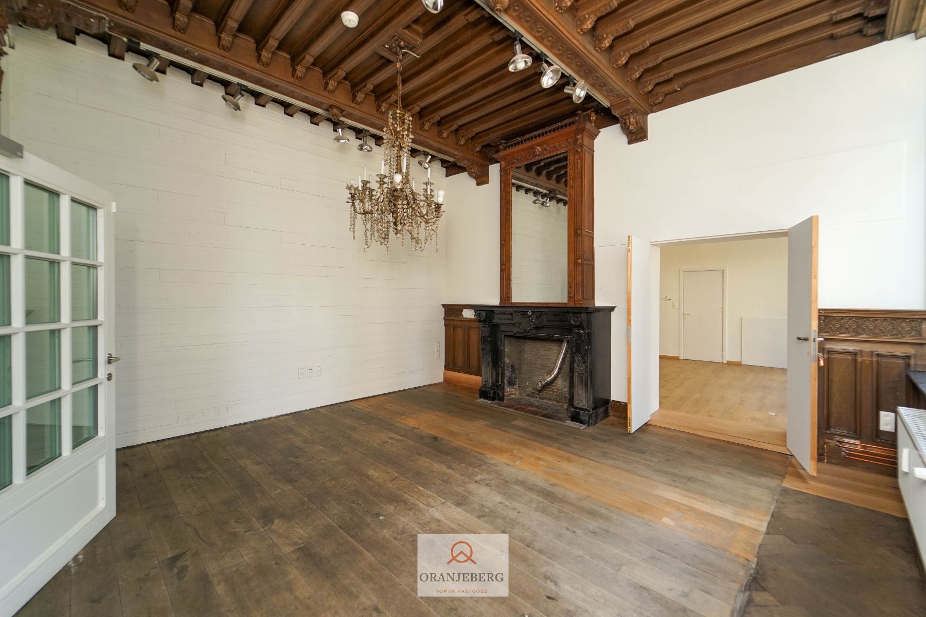 Handelsruimte met authentieke elementen te huur in centrum Gent, aan het Gravensteen foto 6