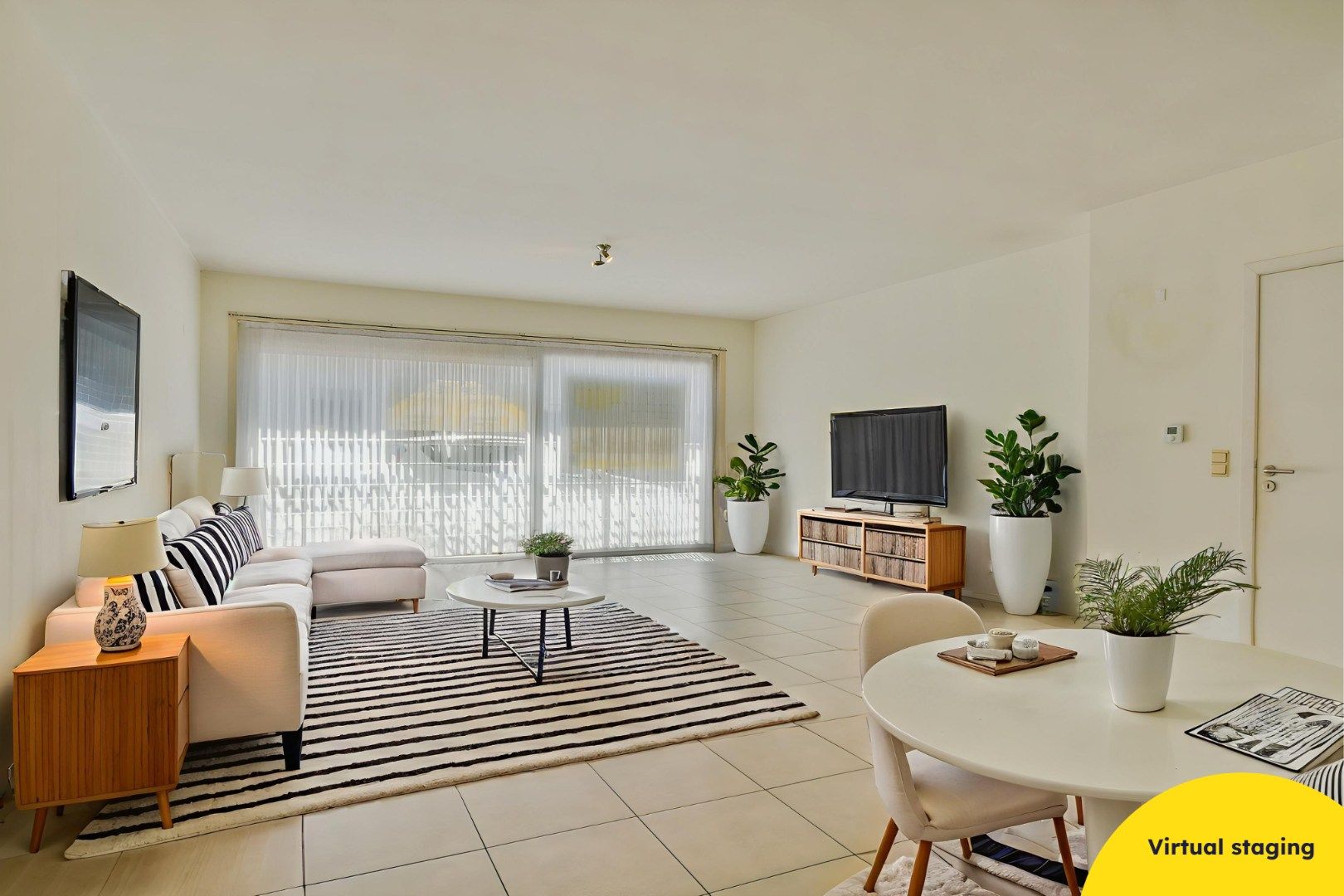 Ruim gelijkvloers appartement (118 m²) in hartje Jabbeke! foto {{pictureIndex}}