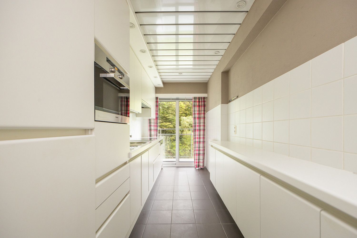 Energiezuinig (EPC B) hoekappartement met uitzonderlijke lichtinval en riant terras te Berchem foto 9