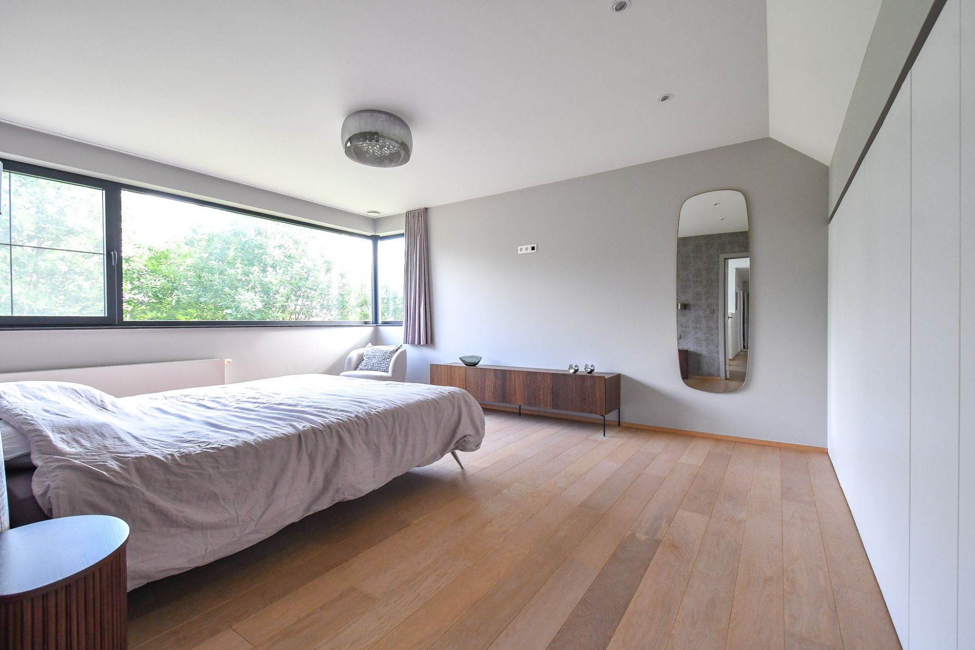 | BEZOEKMOMENT woe 11/06 van 17u - 18u30 | Rustig gelegen architecturale villa omgeven door groen foto 16