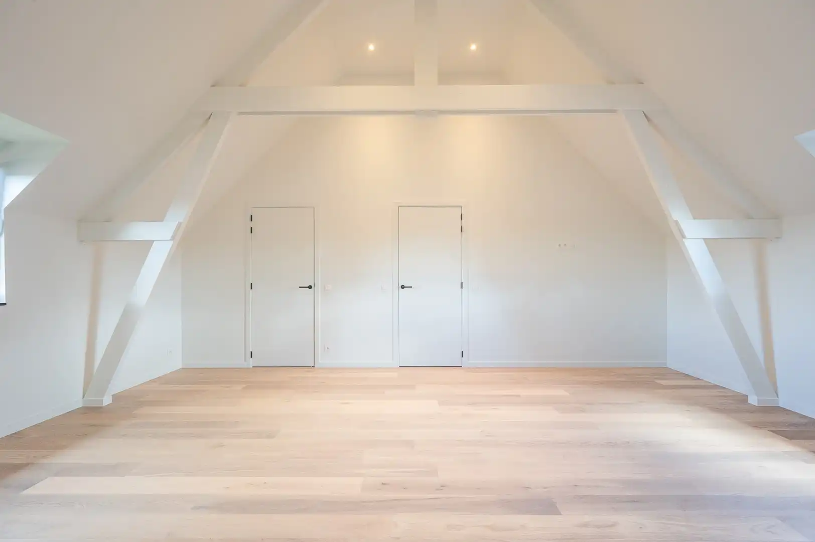 Prachtige nieuwbouw villa met 5 slaapkamers gelegen in een rustige residentiële omgeving vlakbij het centrum. foto 13