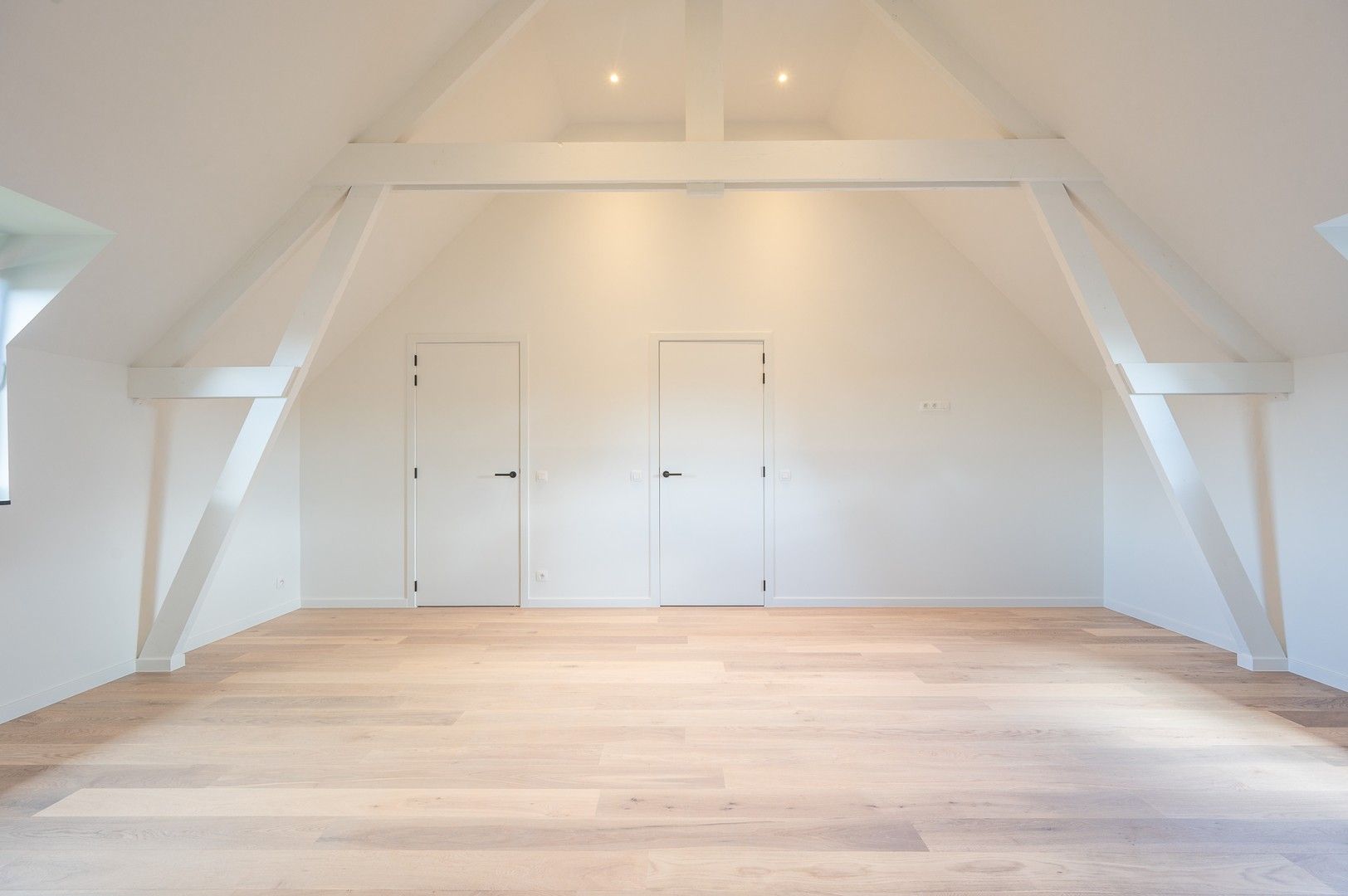 Prachtige nieuwbouw villa met 5 slaapkamers gelegen in een rustige residentiële omgeving vlakbij het centrum. foto 13