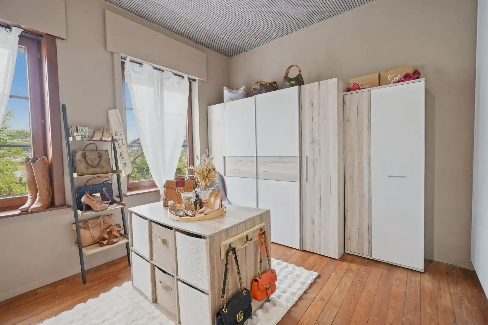 Sfeervol ingerichte woning met 7 slaapkamers, 4 badkamers en ruime garage in Watou. foto 14