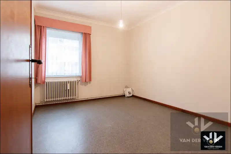 Op te frissen, lichtrijk appartement op toplocatie in bruisend Hasselt foto 10