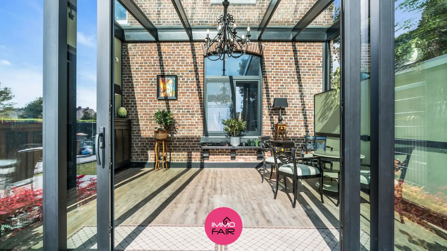Karaktervolle herenwoning met vier slaapkamers en glazen tuinkamer foto 10