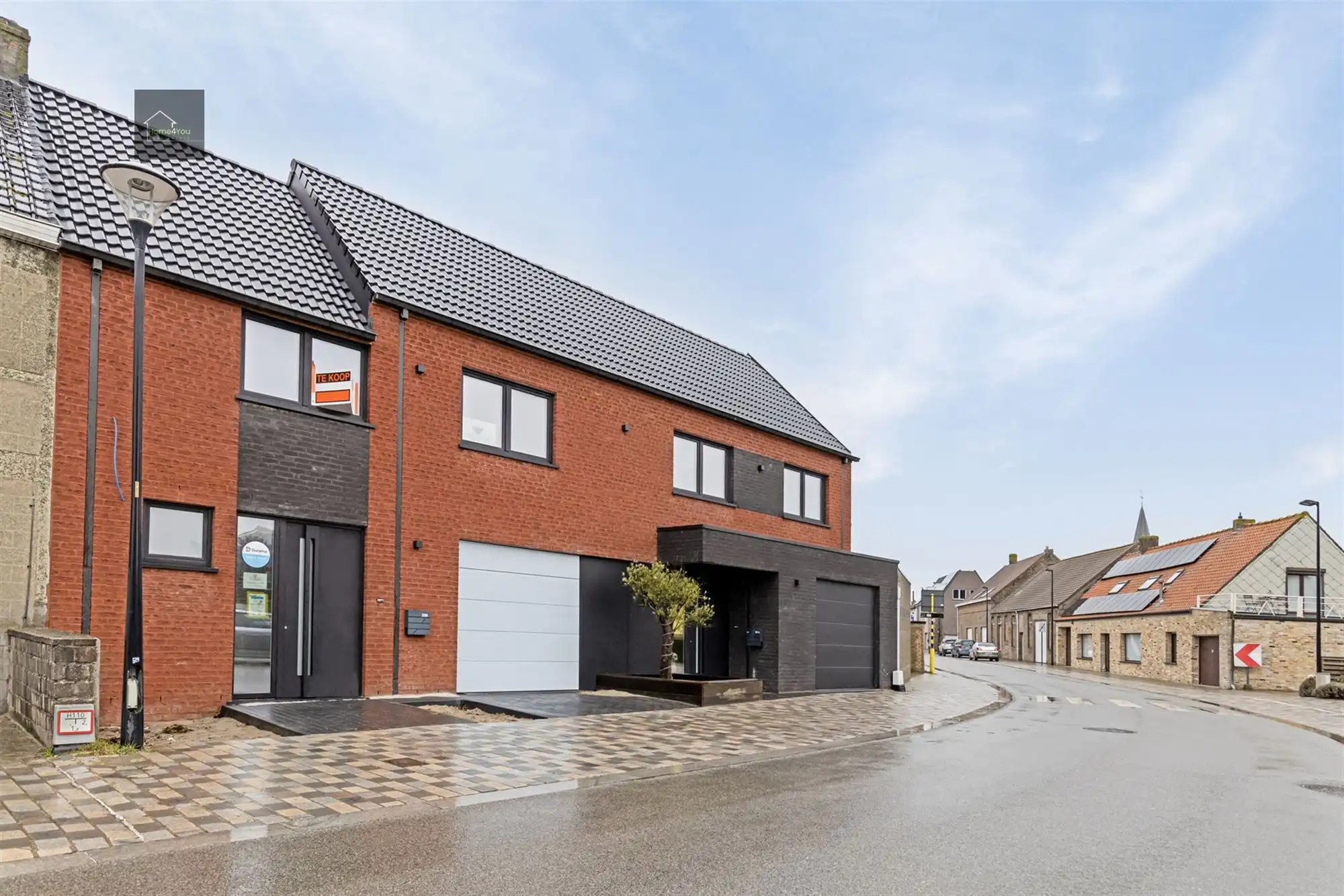 Nieuwbouw, groot en rustig gelegen. (6% BTW mogelijk)  foto {{pictureIndex}}