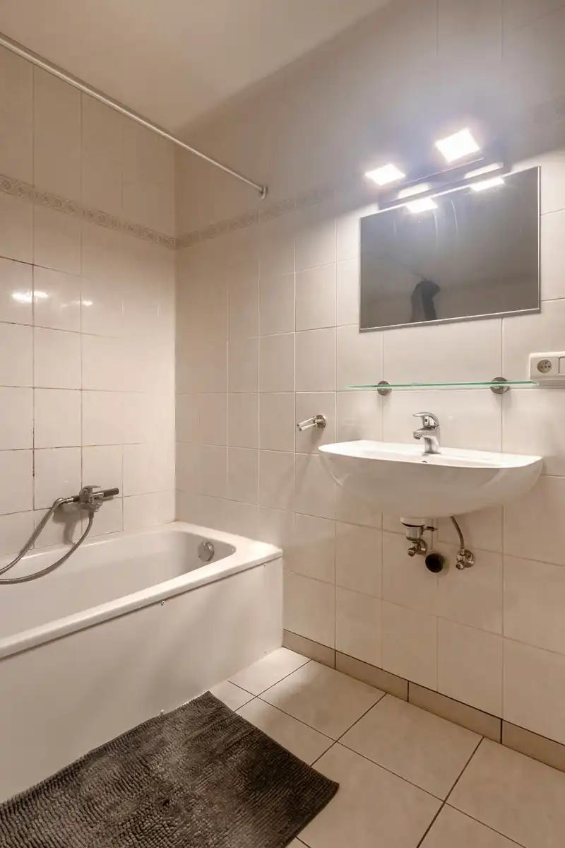 Investeringspand bestaande uit 3 app, handelspand en garage foto 27